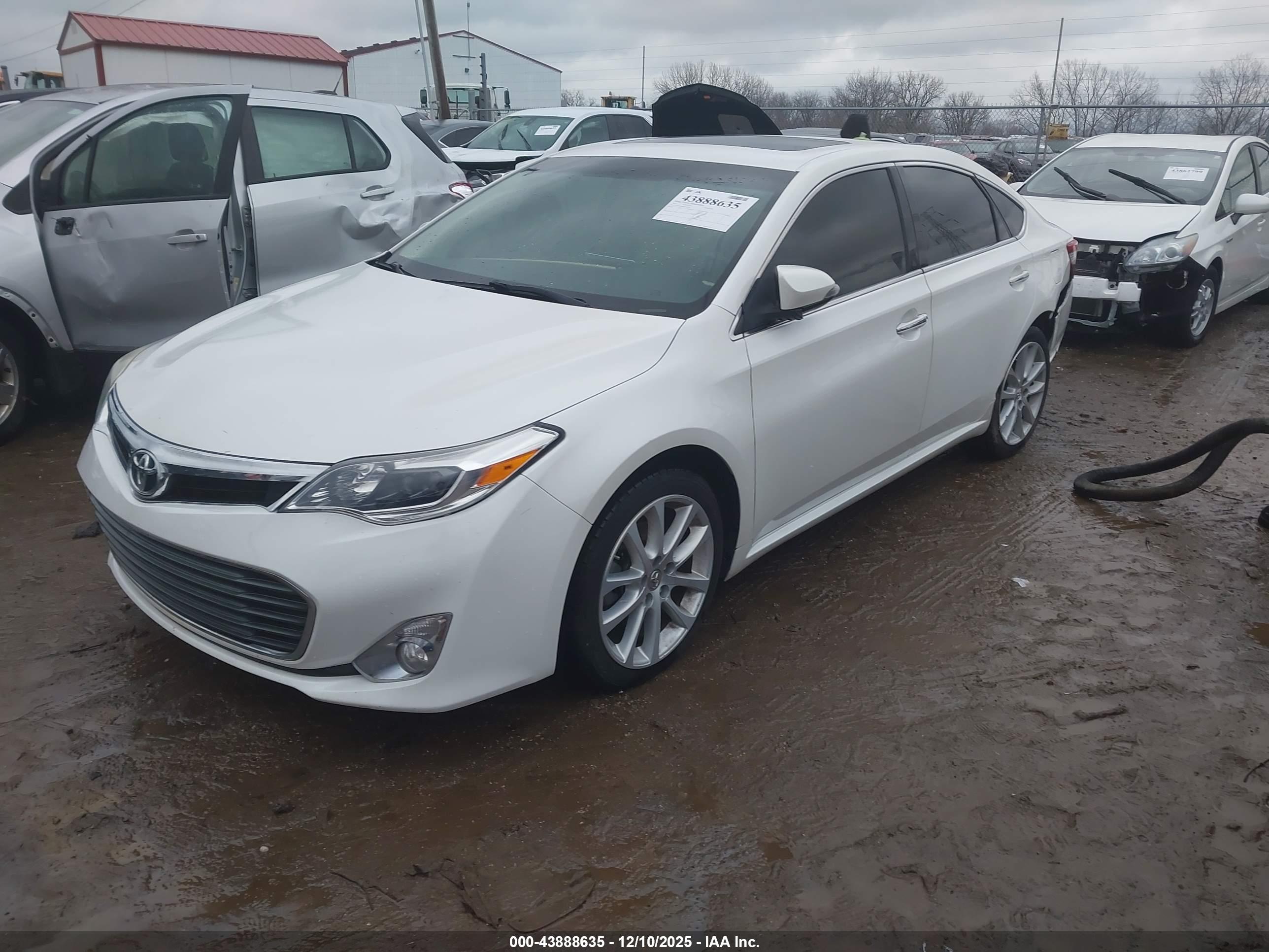TOYOTA AVALON image 2