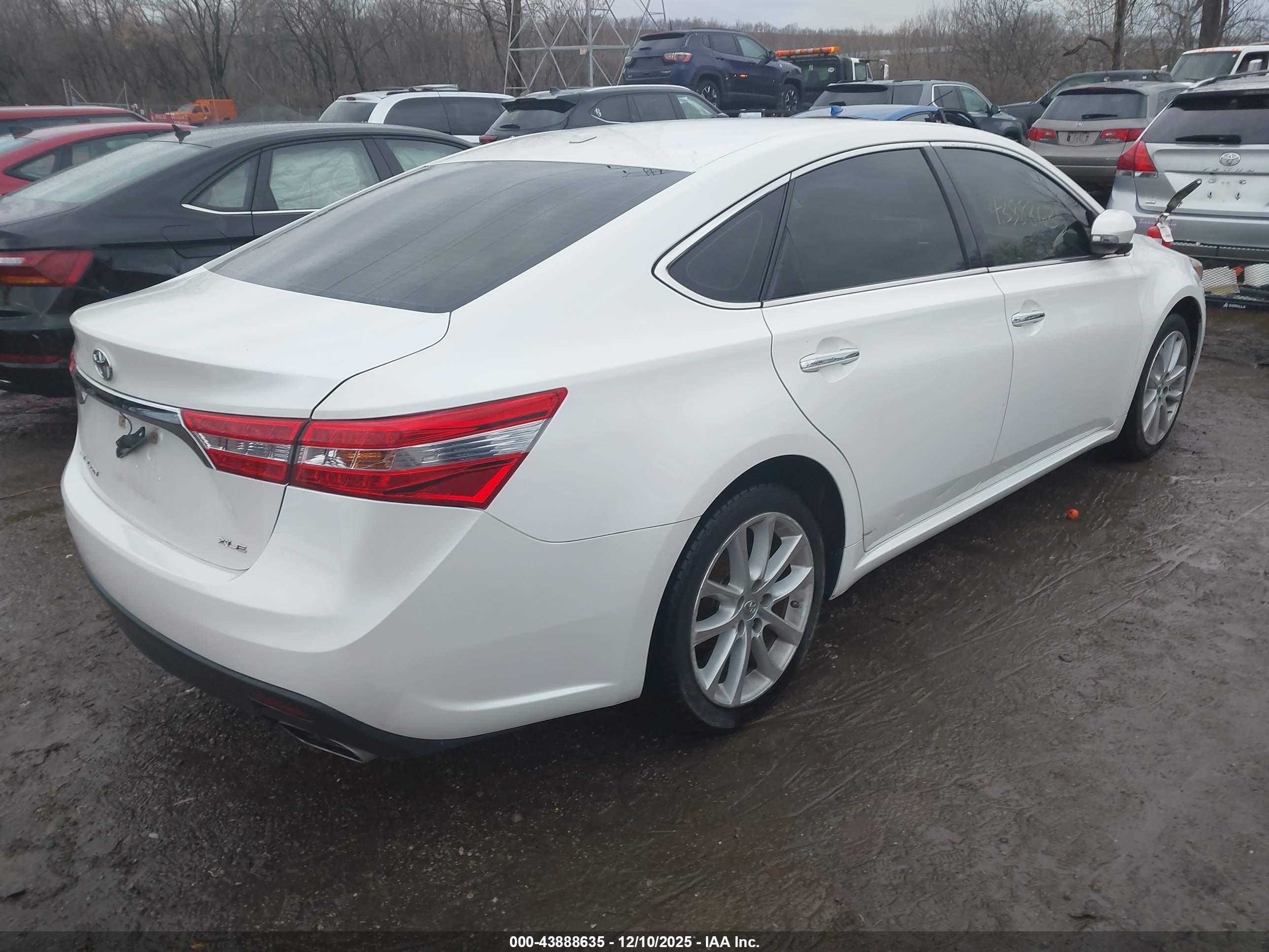 TOYOTA AVALON image 4