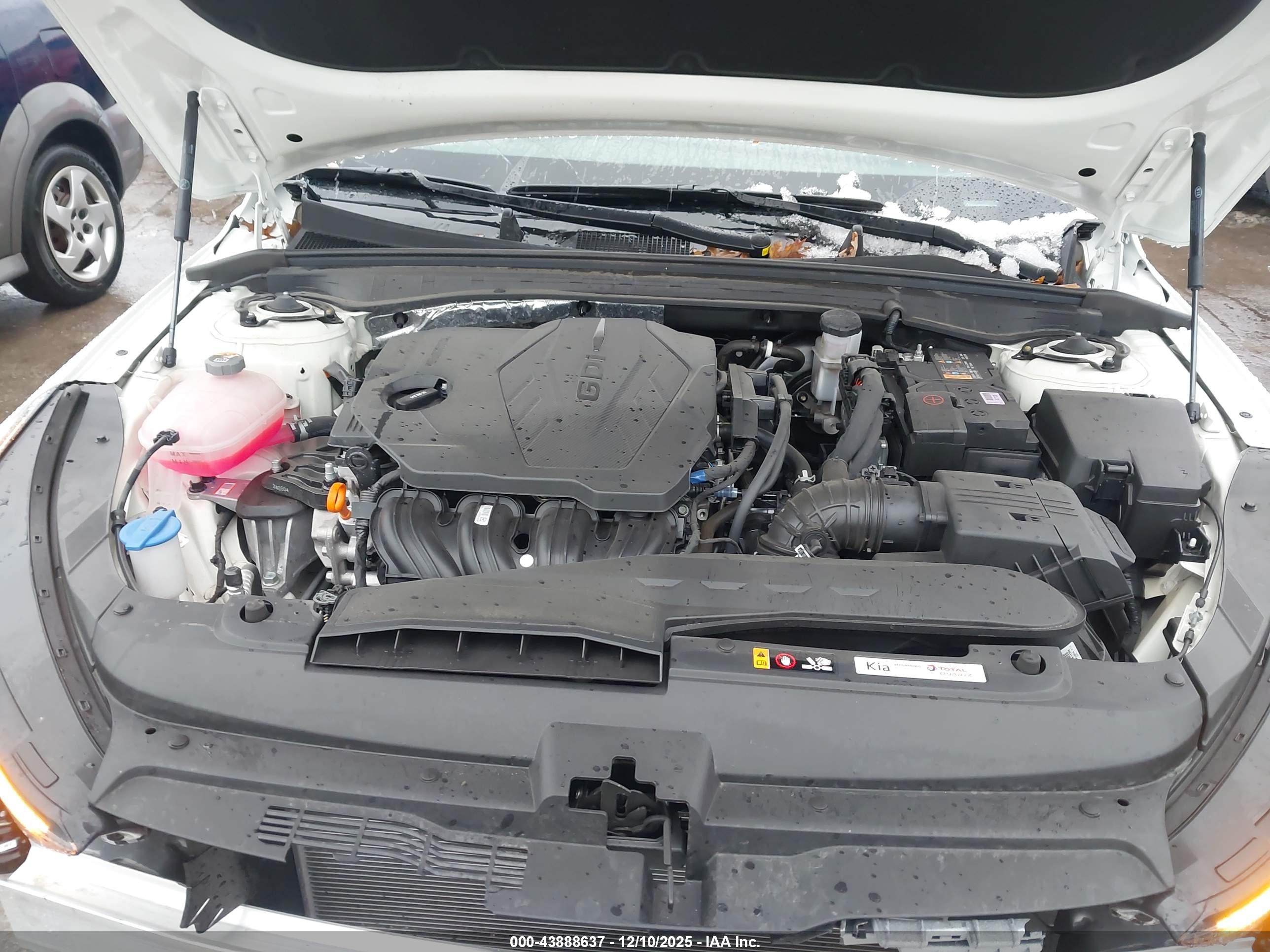KIA K5 image 10