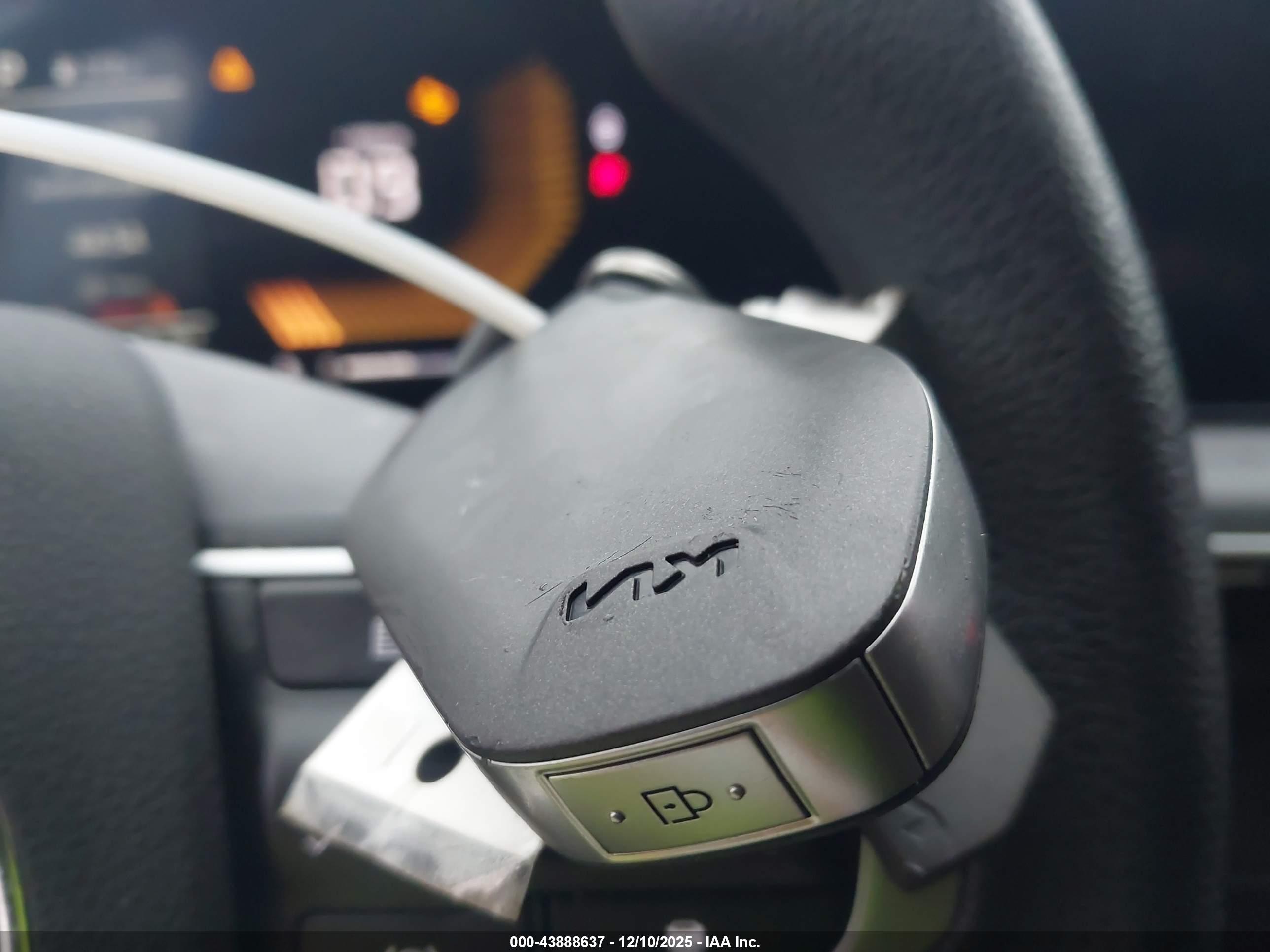 KIA K5 image 11