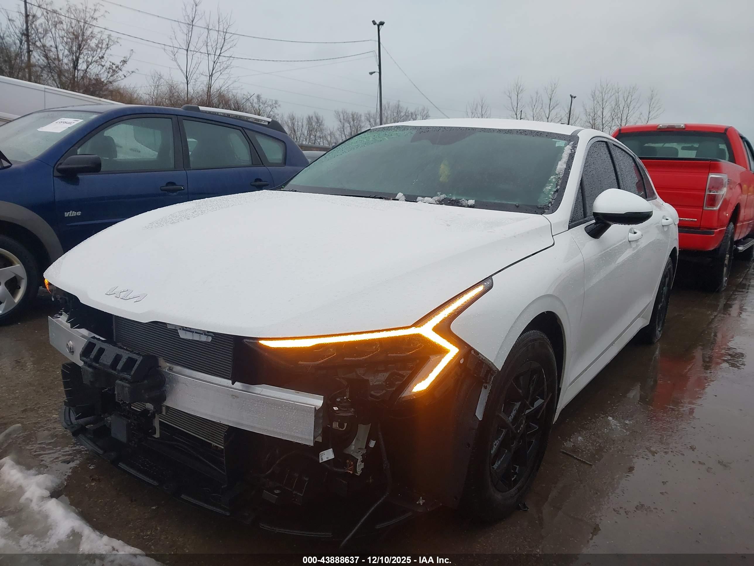 KIA K5 image 2