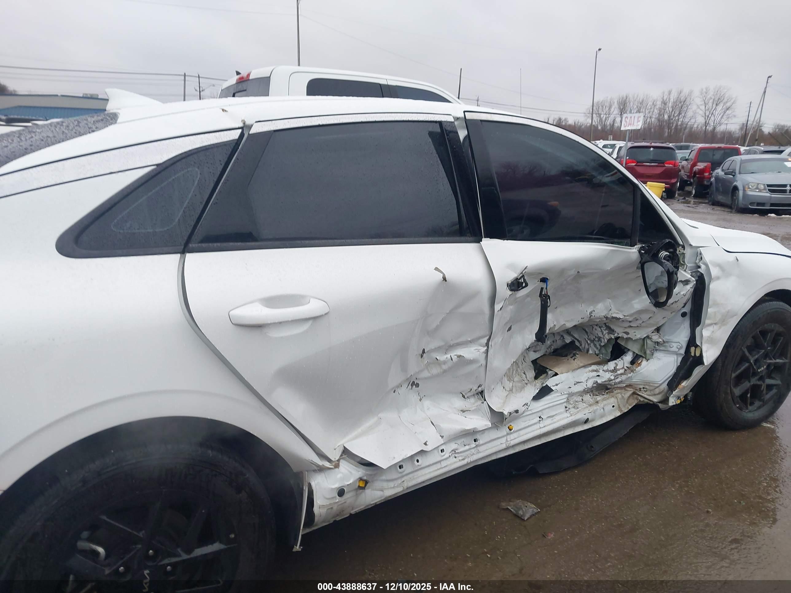 KIA K5 image 6