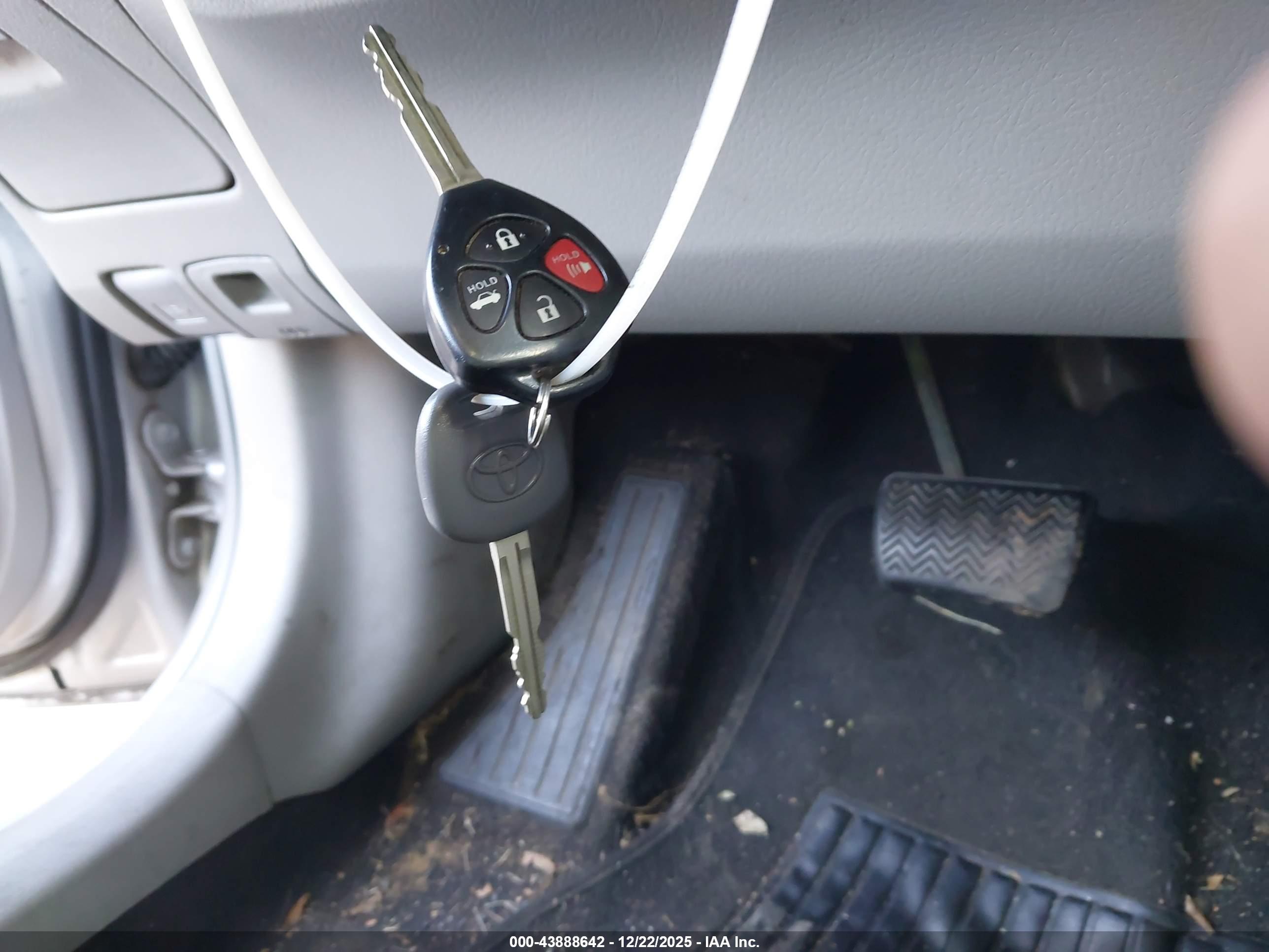 TOYOTA COROLLA image 11