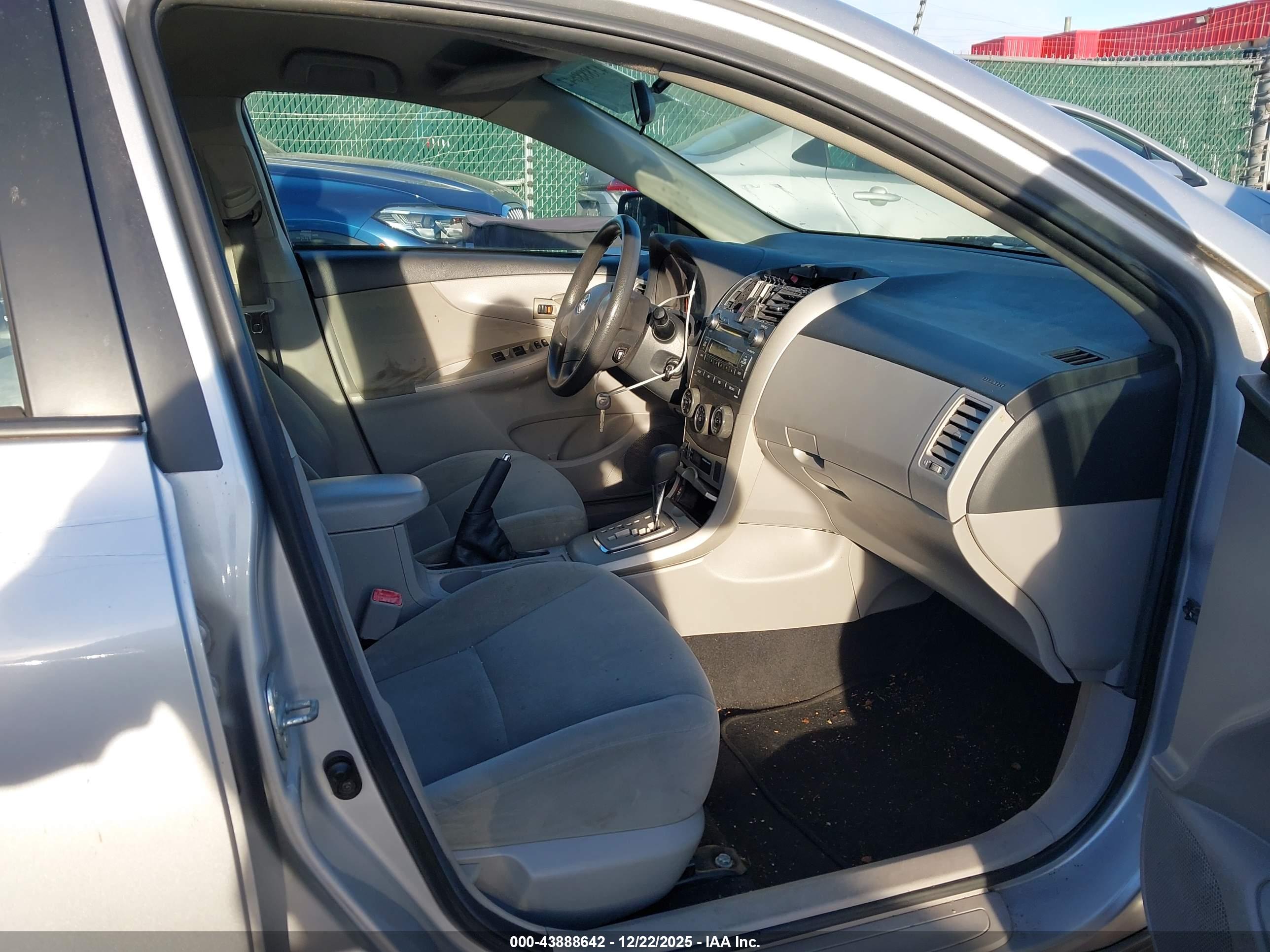 TOYOTA COROLLA image 5