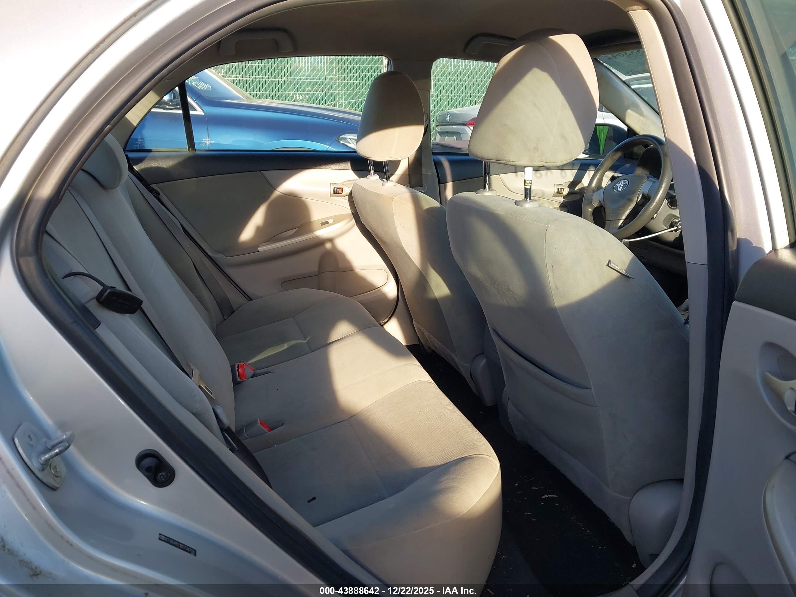 TOYOTA COROLLA image 8