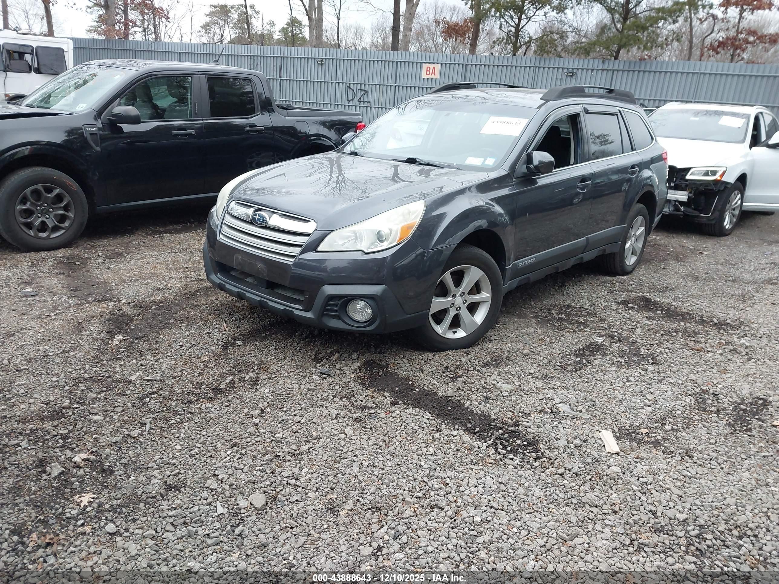 SUBARU OUTBACK image 2