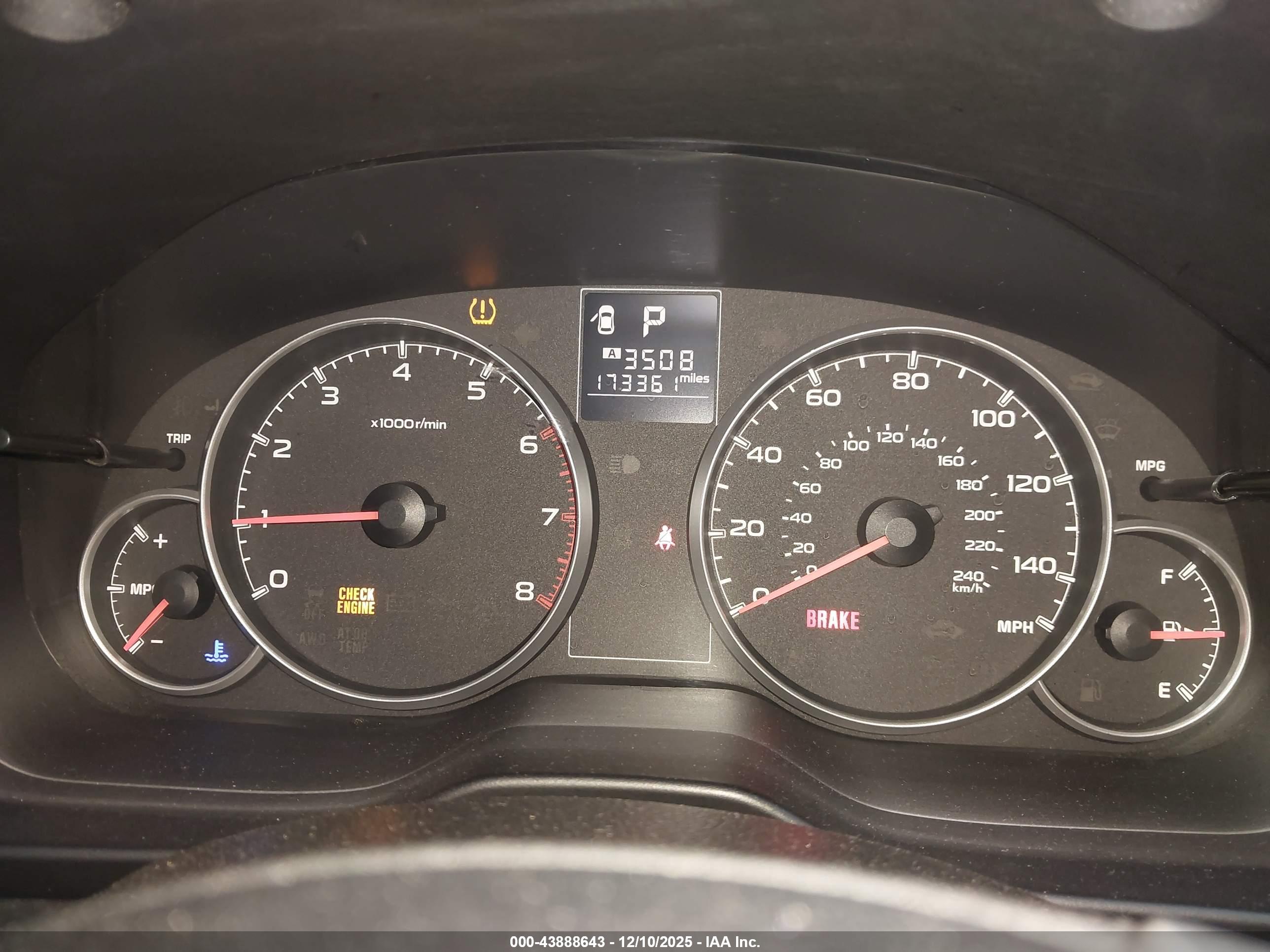 SUBARU OUTBACK image 7