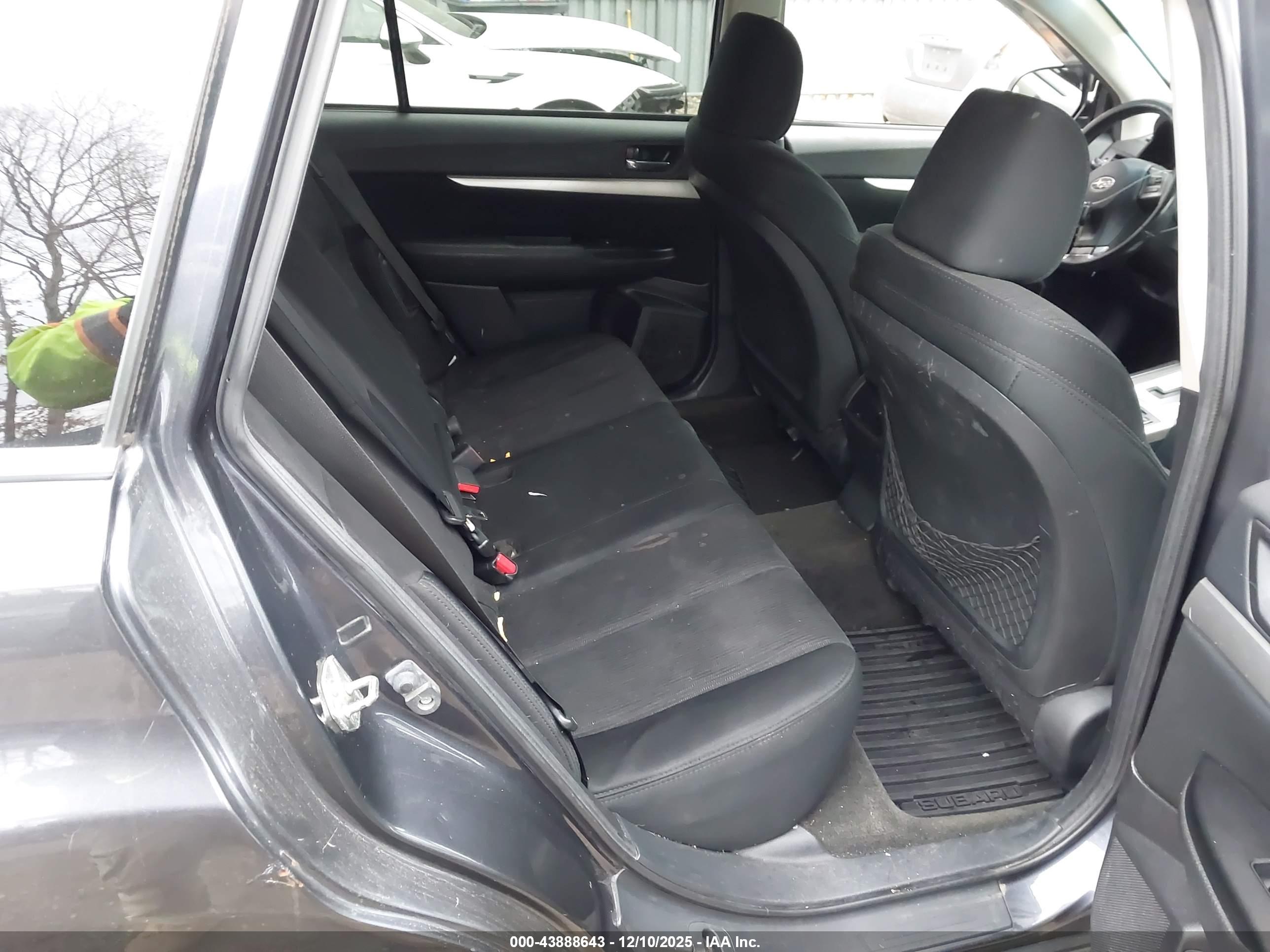 SUBARU OUTBACK image 8