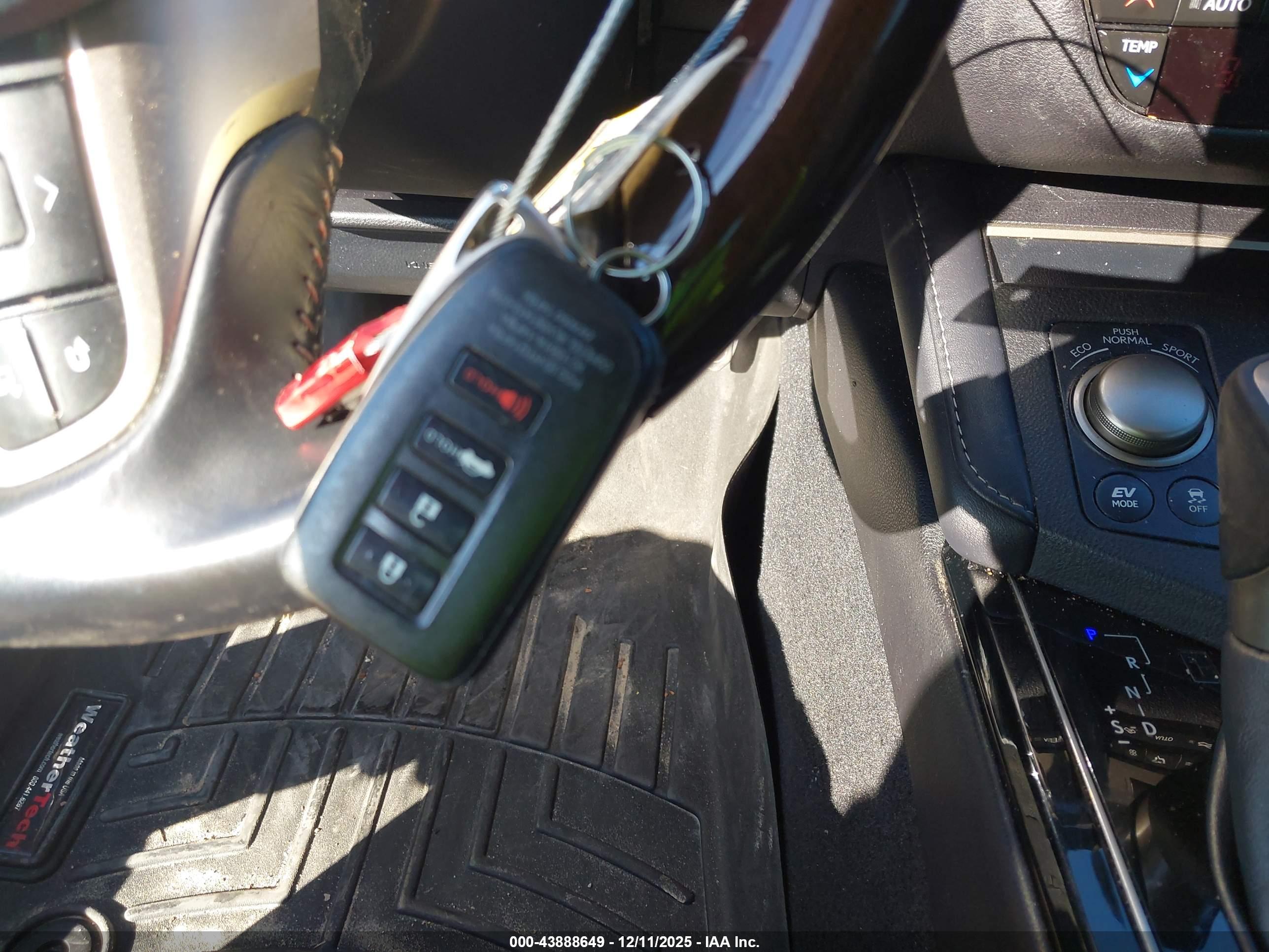 LEXUS ES image 11