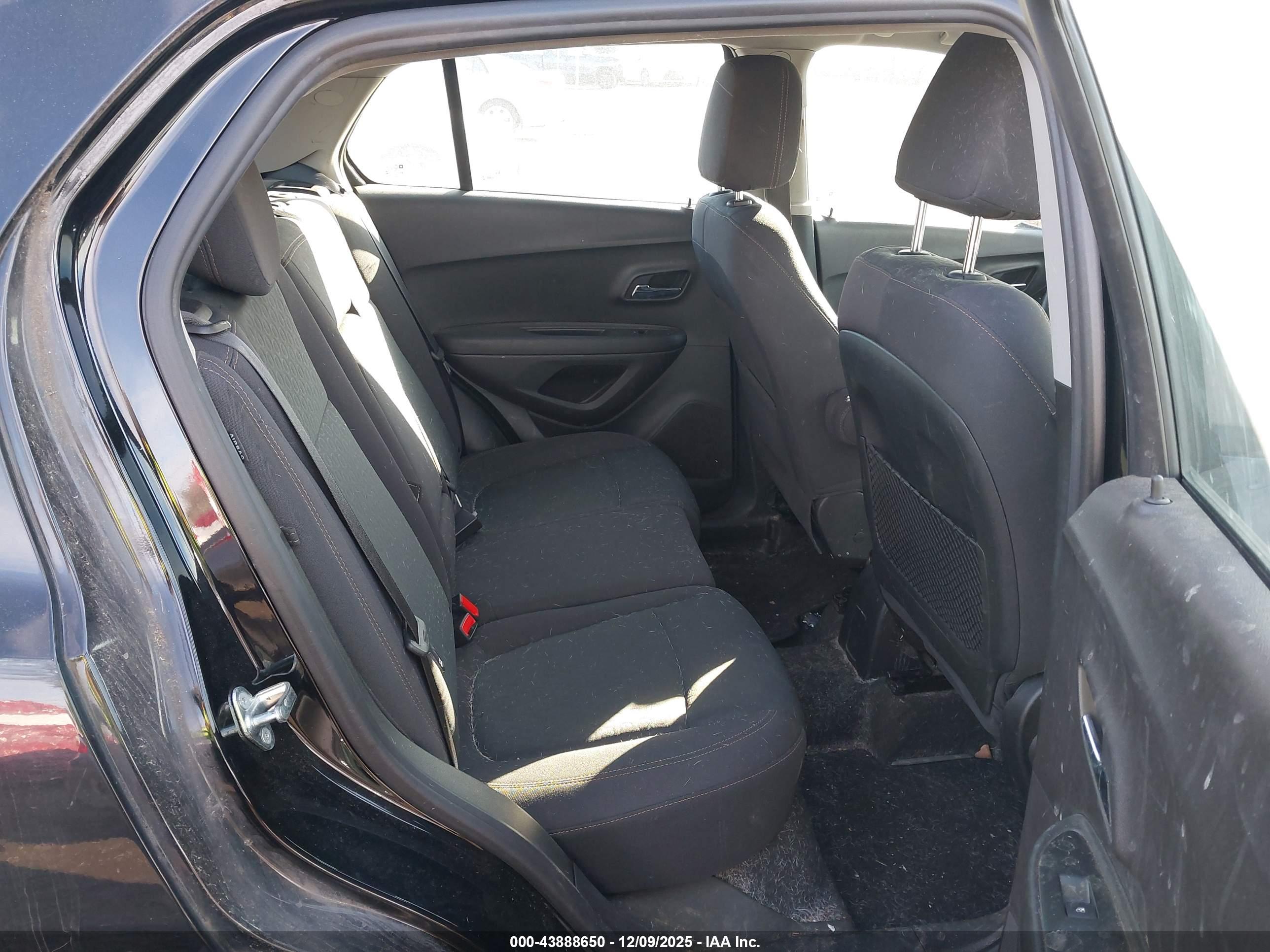 CHEVROLET TRAX image 8