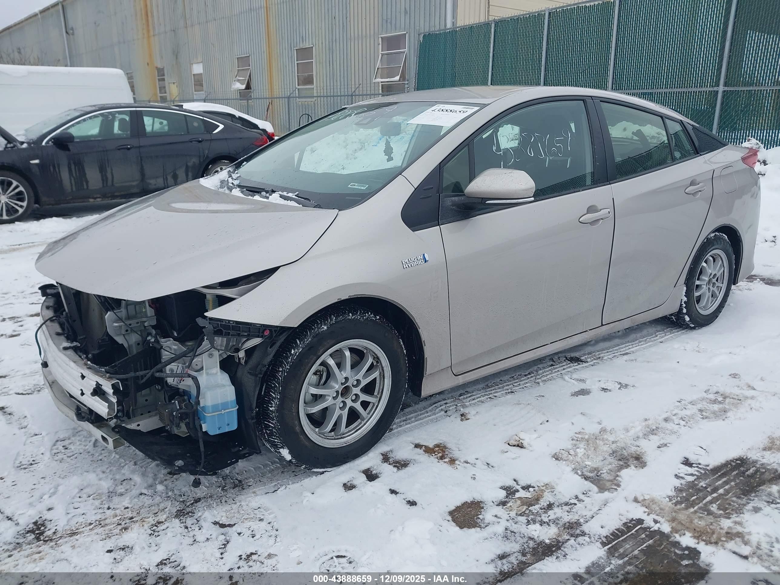 TOYOTA PRIUS image 2