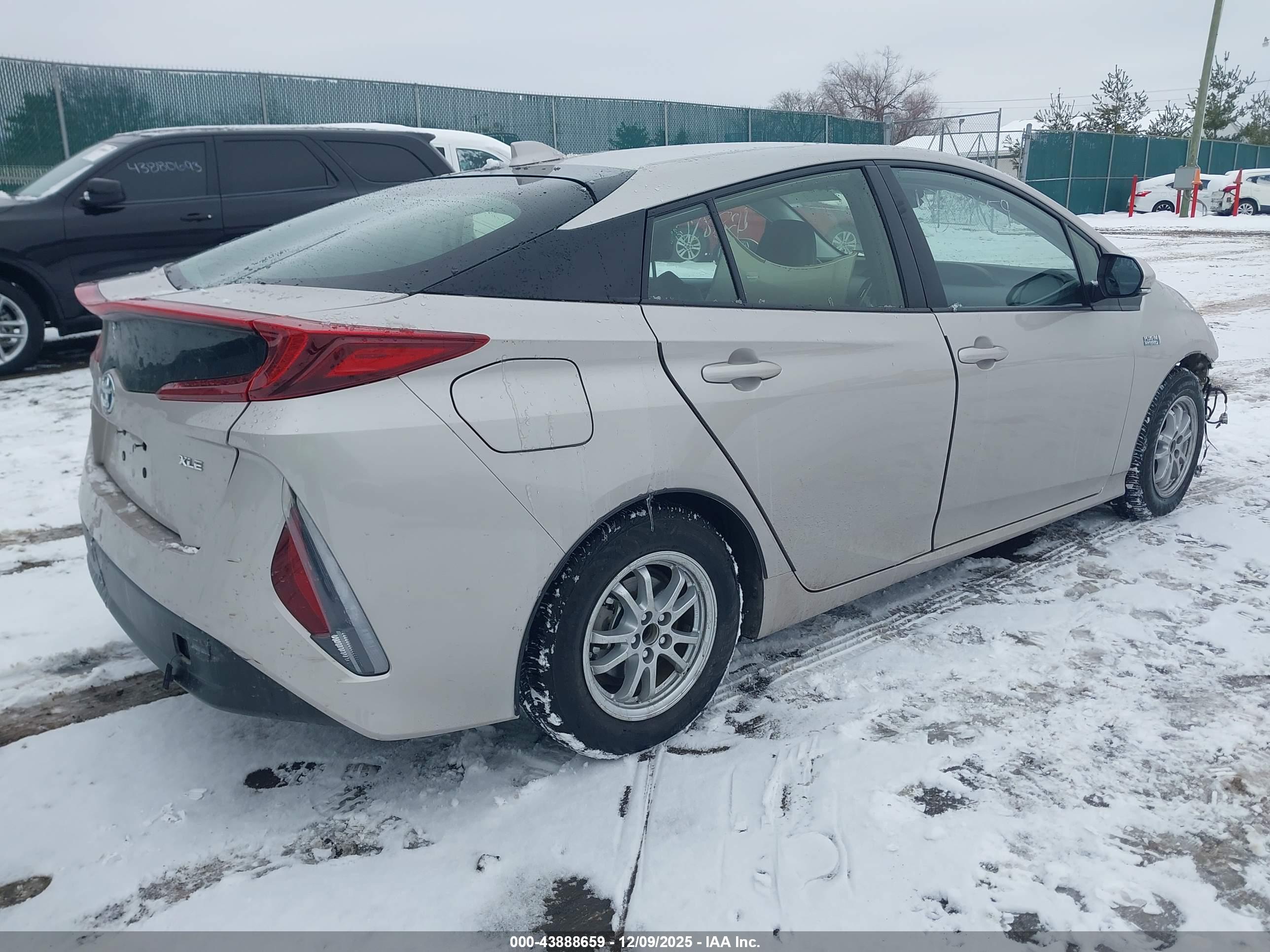 TOYOTA PRIUS image 4