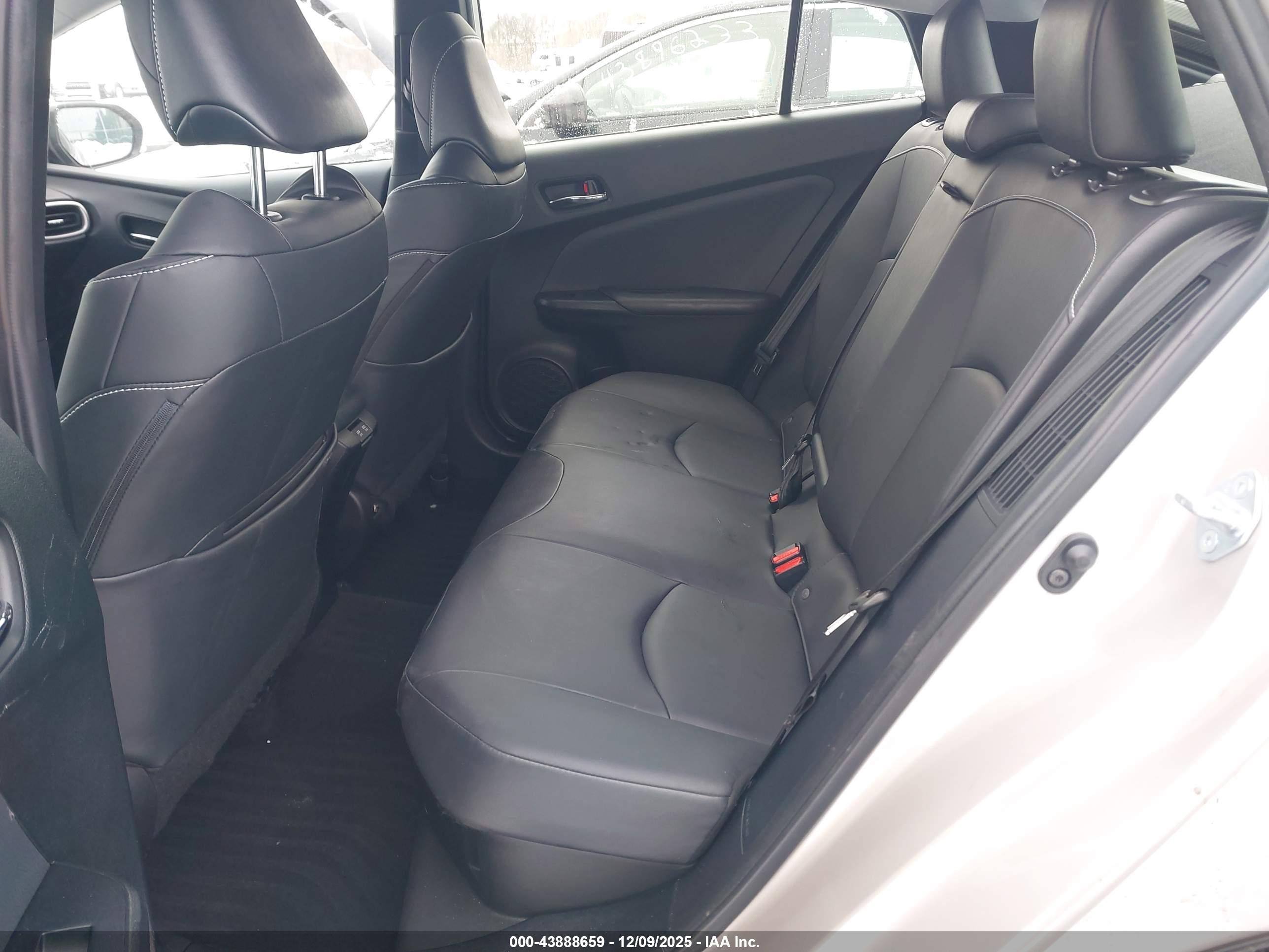 TOYOTA PRIUS image 8