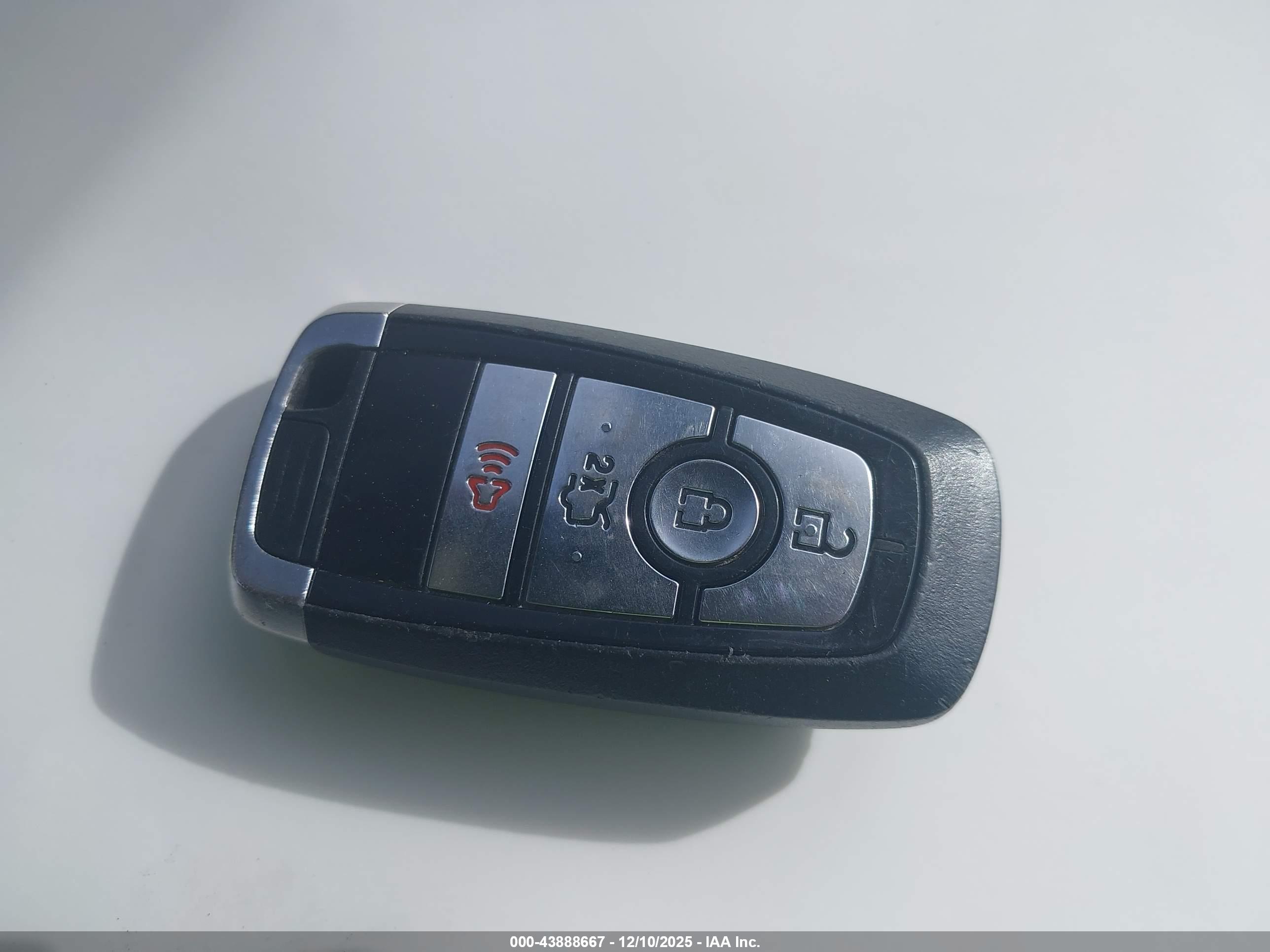 FORD FUSION image 11