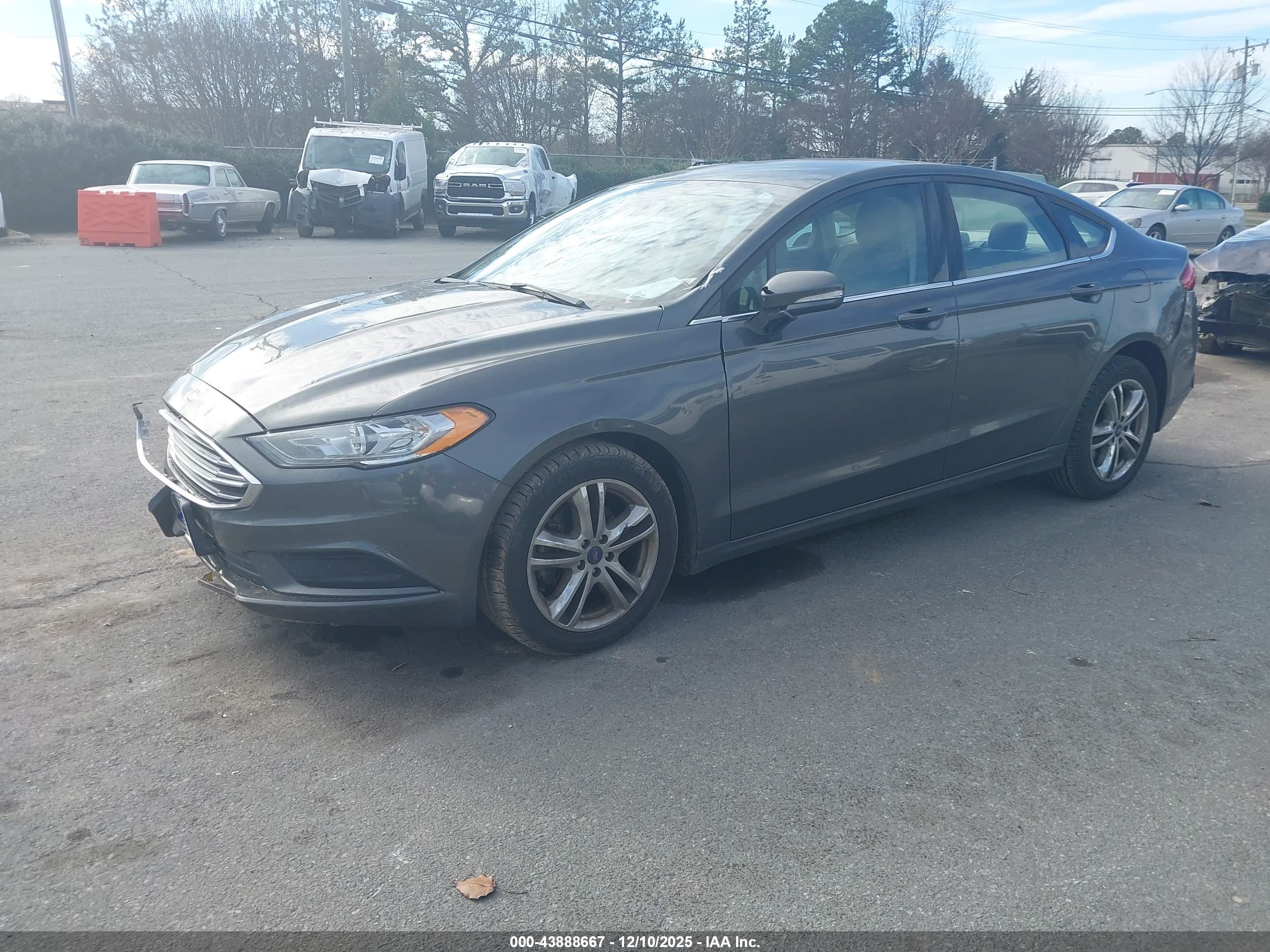 FORD FUSION image 2