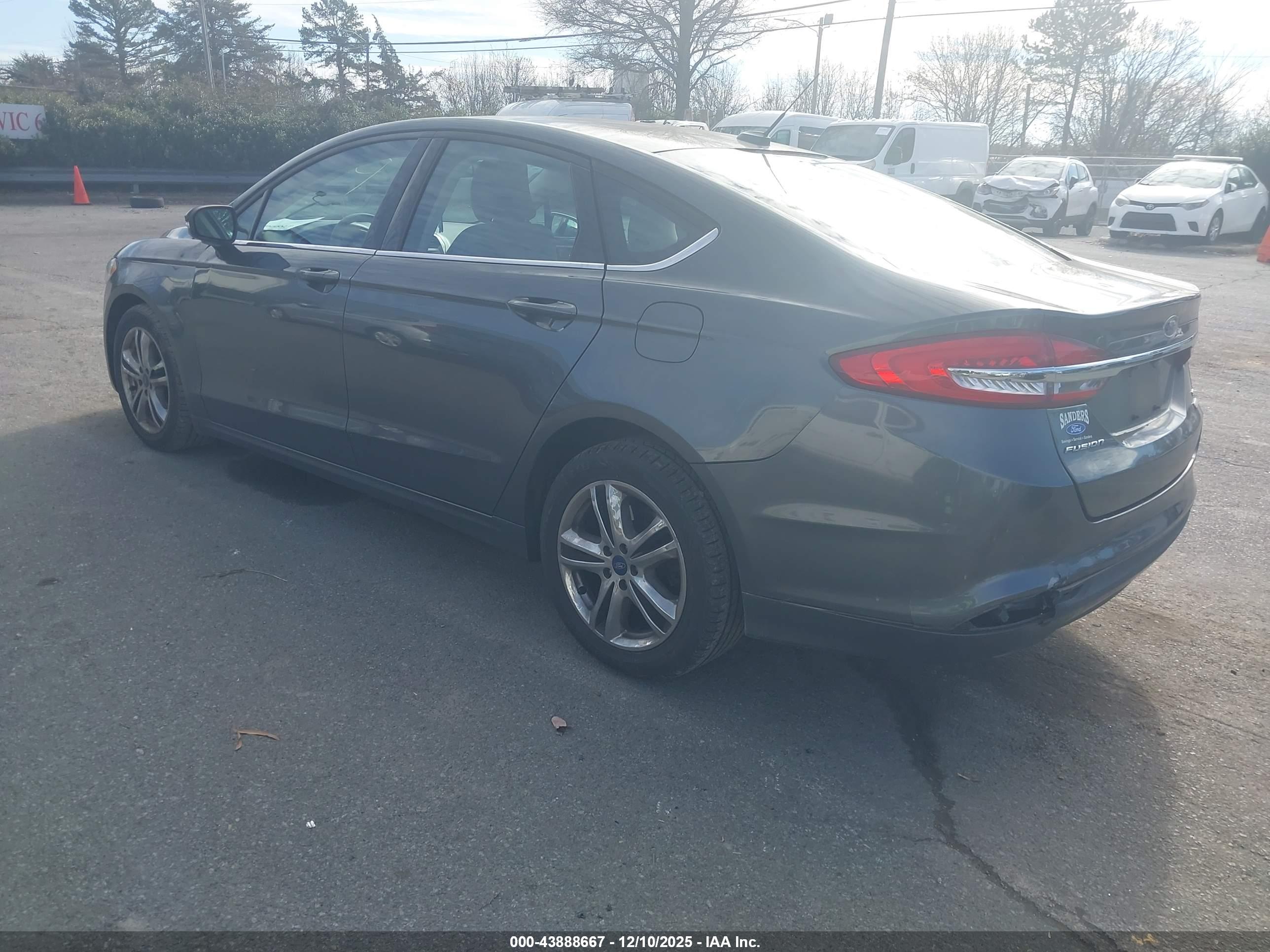 FORD FUSION image 3