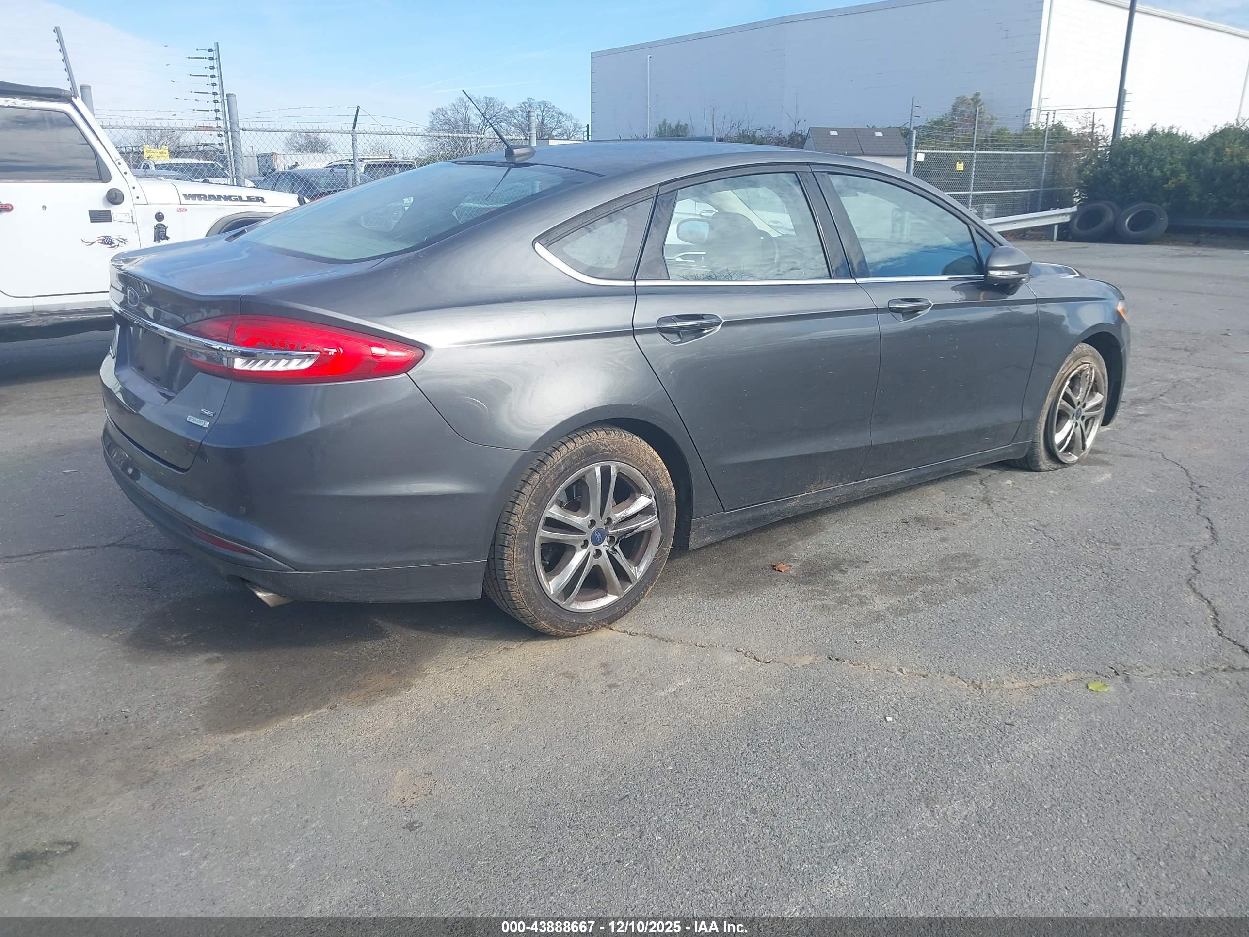 FORD FUSION image 4