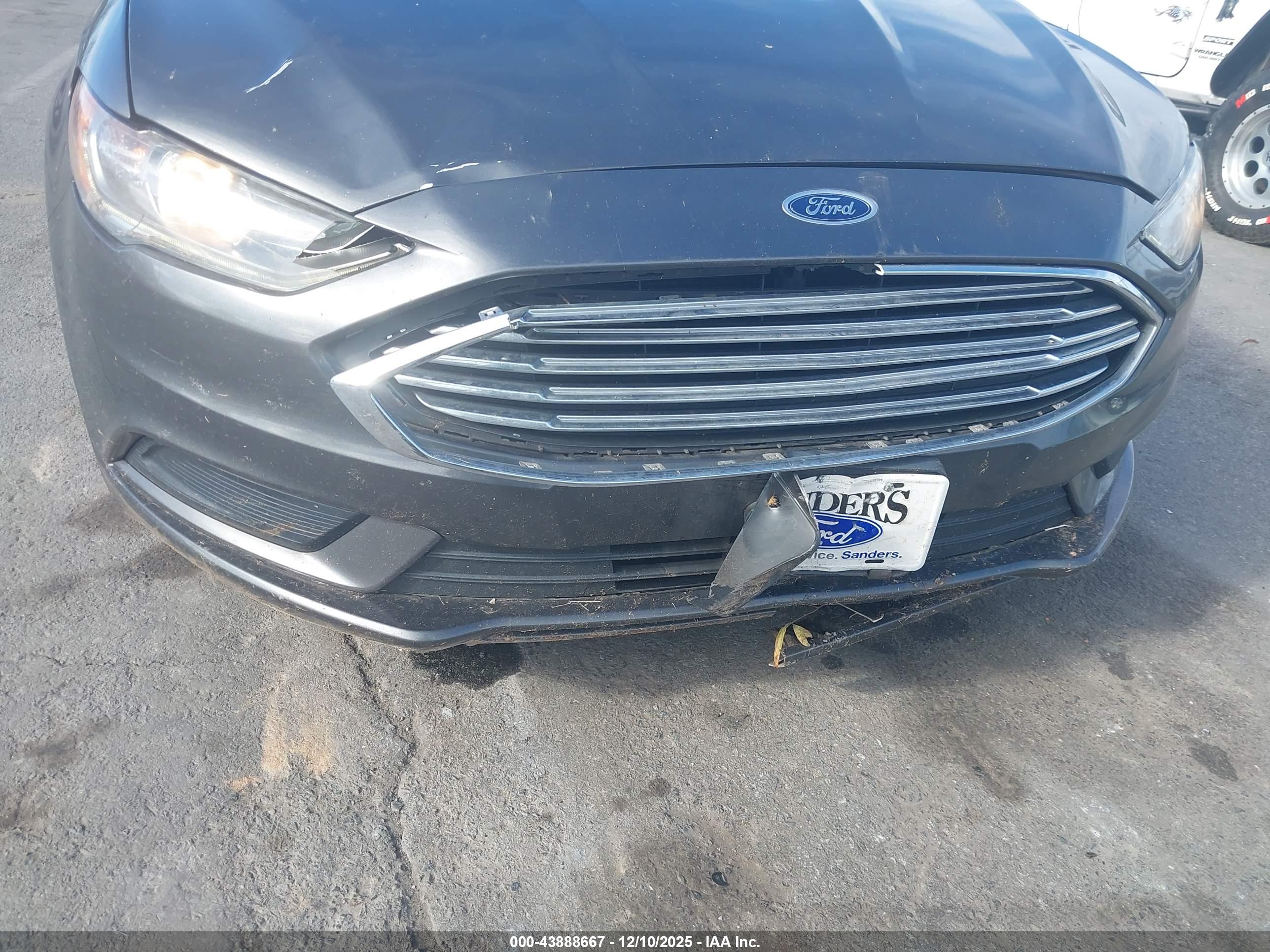 FORD FUSION image 6