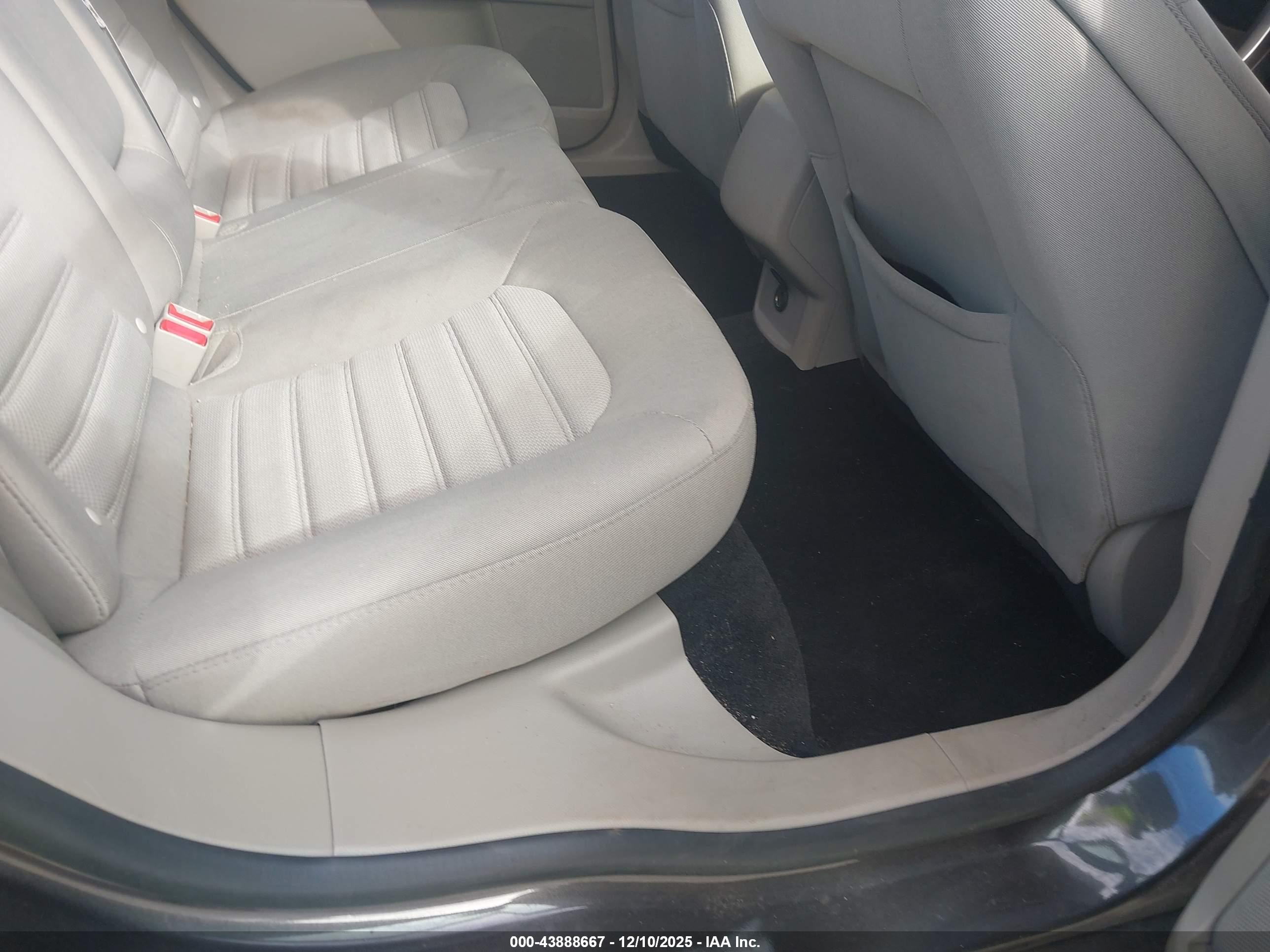 FORD FUSION image 8