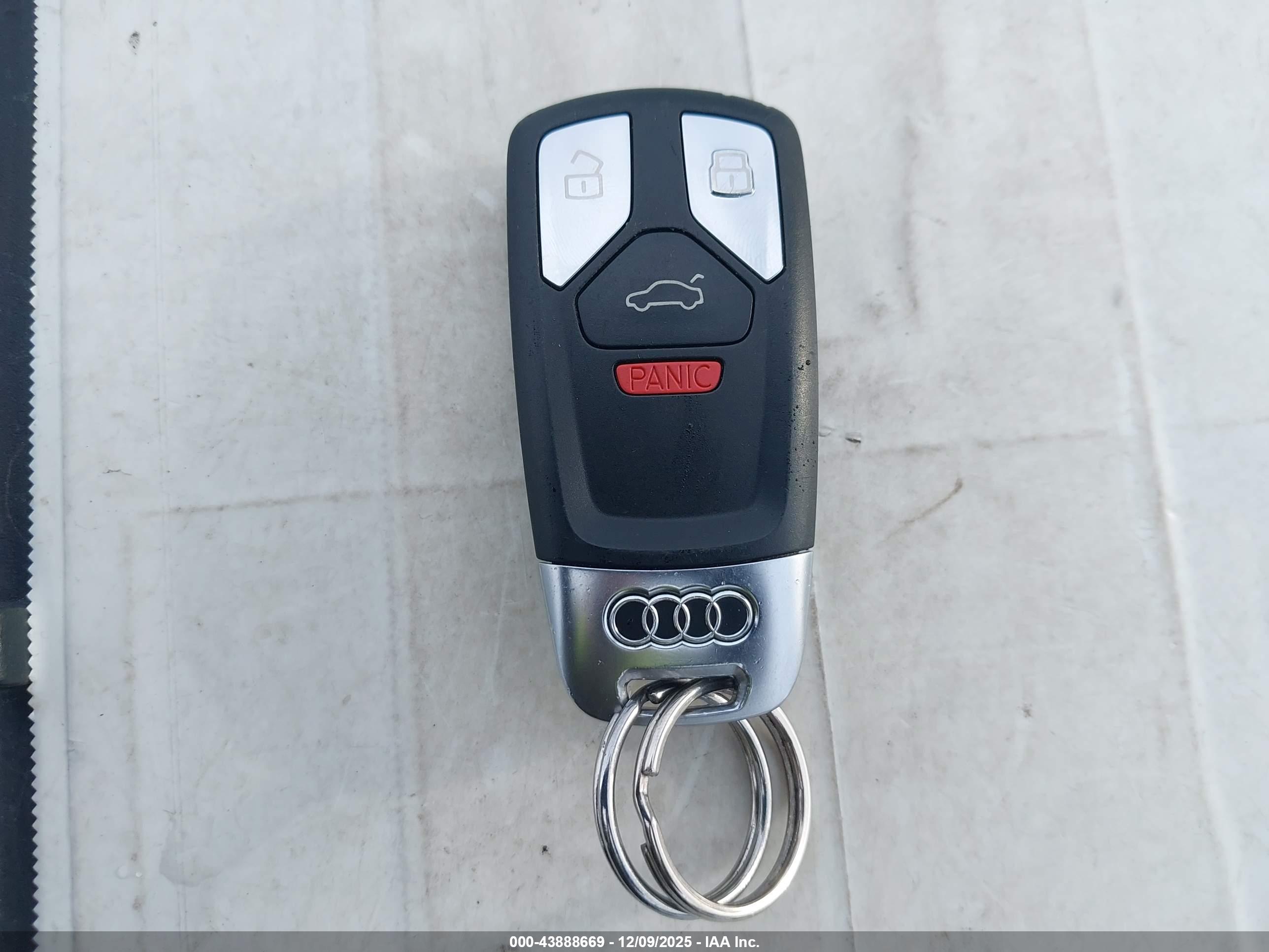 AUDI A4 image 11