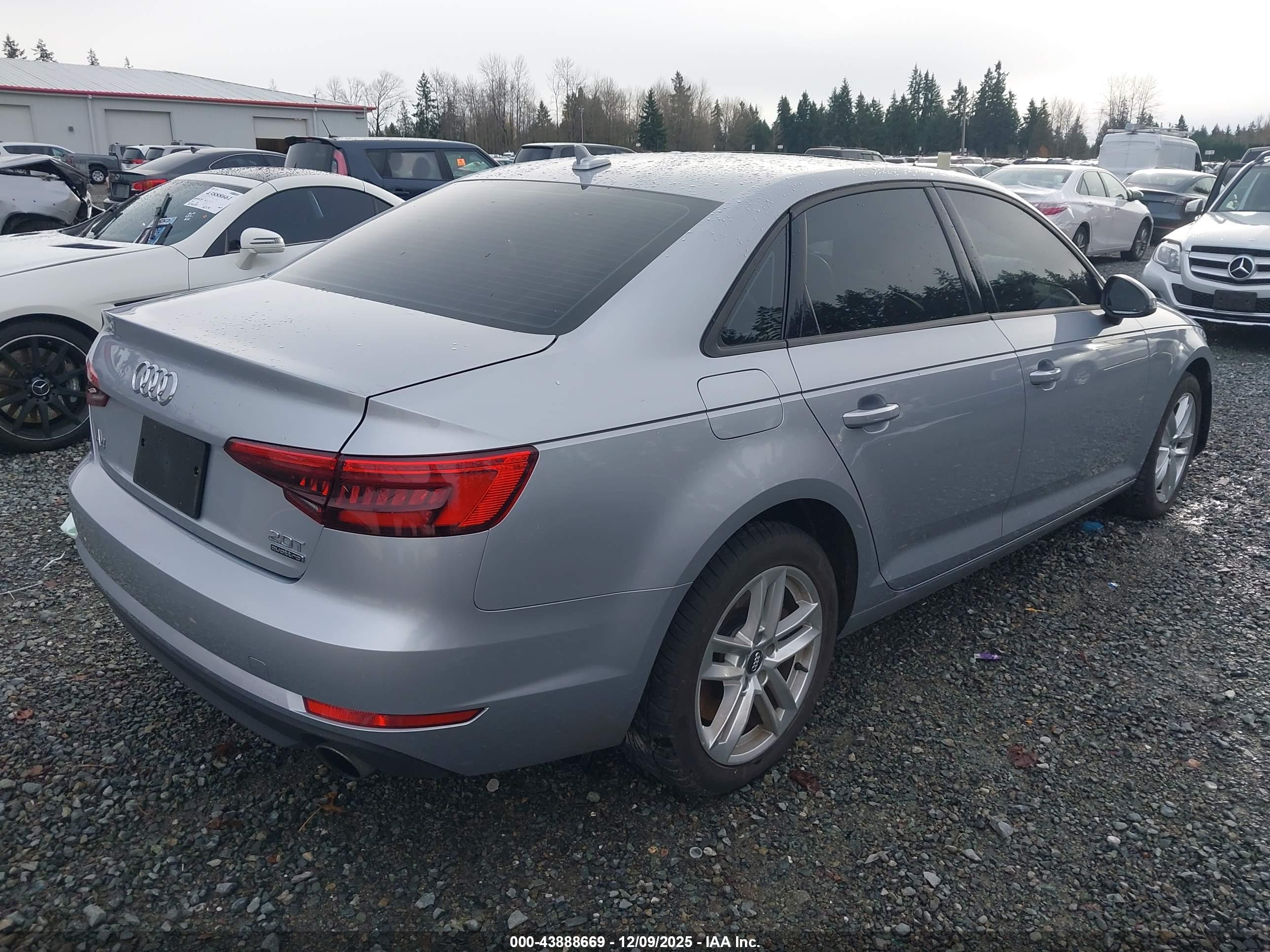 AUDI A4 image 4