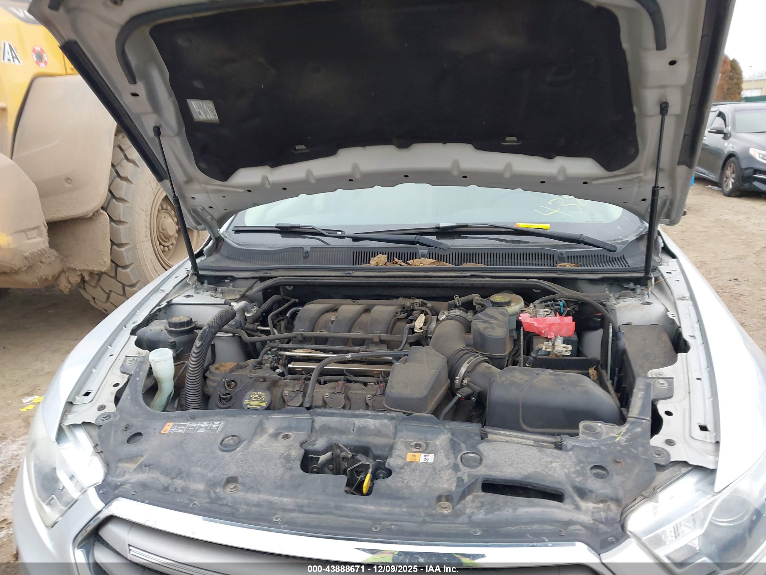 FORD TAURUS image 10