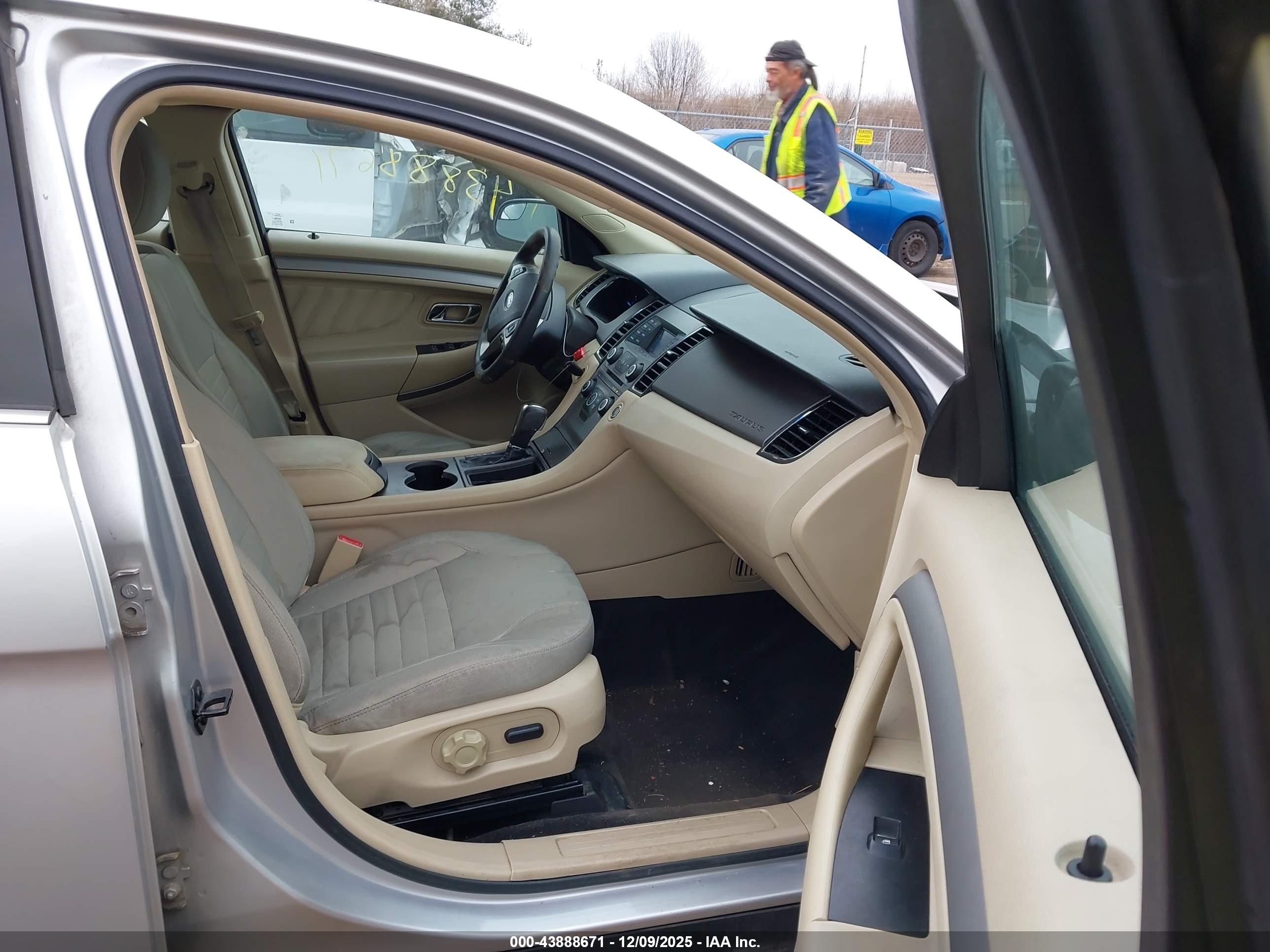 FORD TAURUS image 5