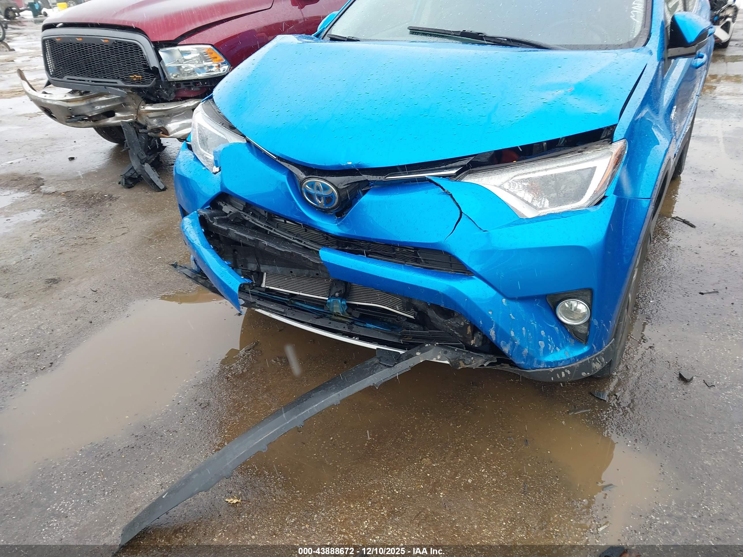 TOYOTA RAV4 image 6