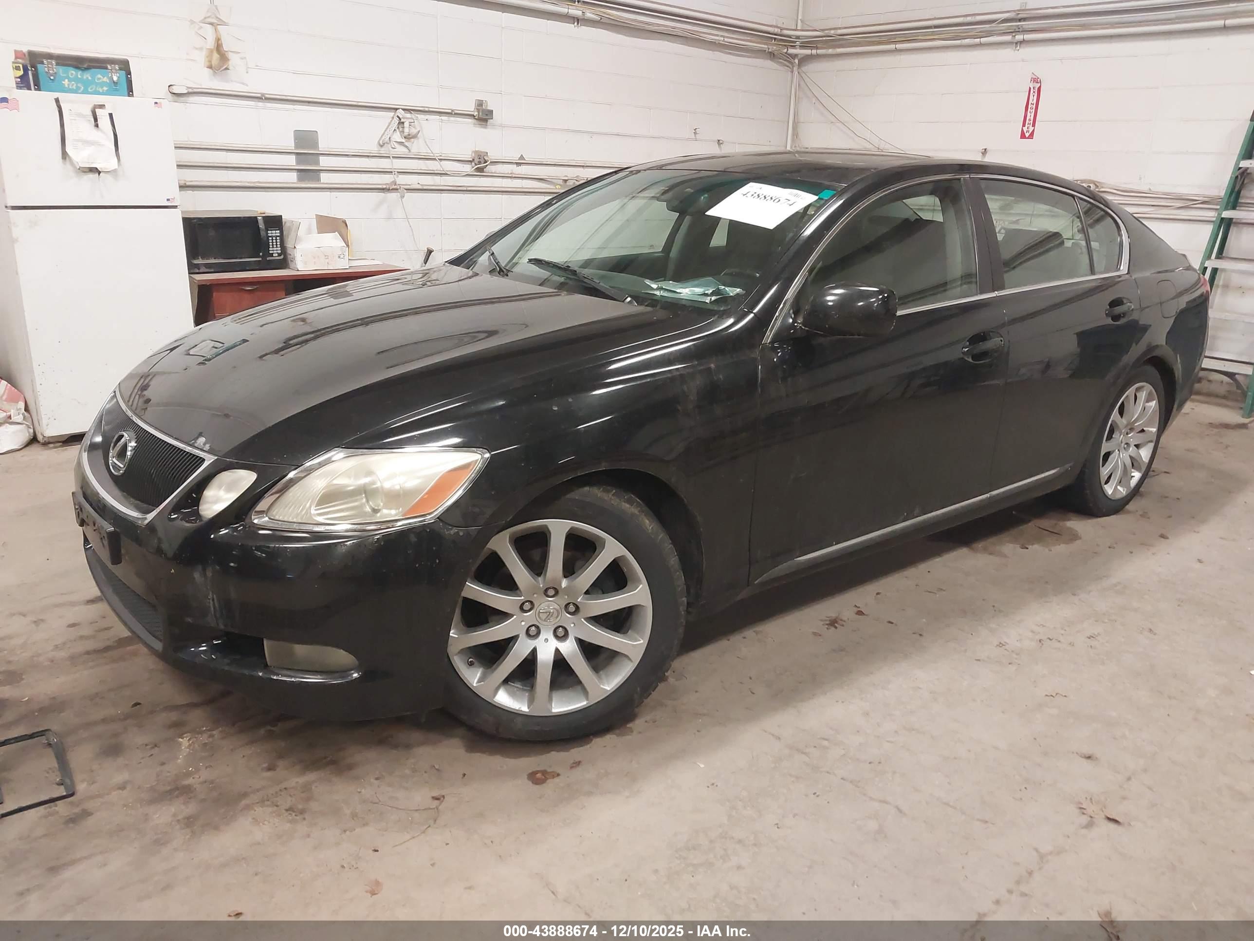 LEXUS GS image 2