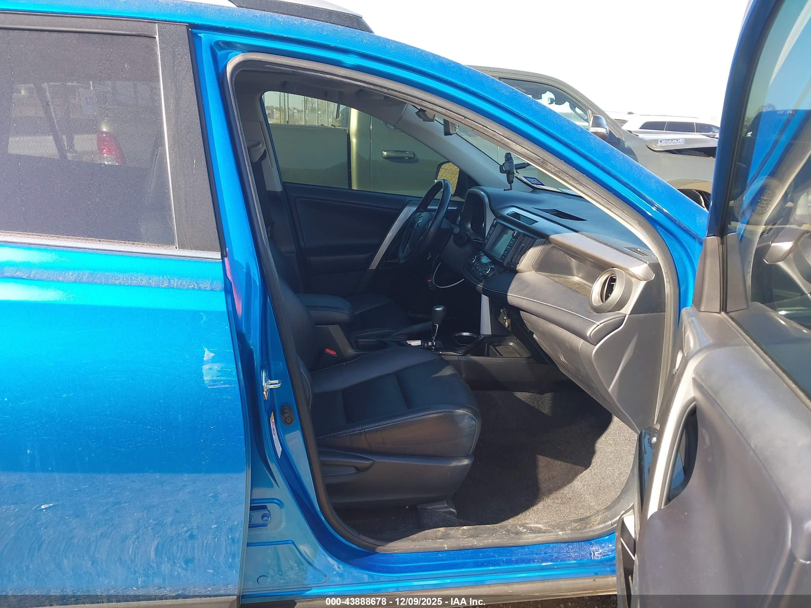TOYOTA RAV4 image 5