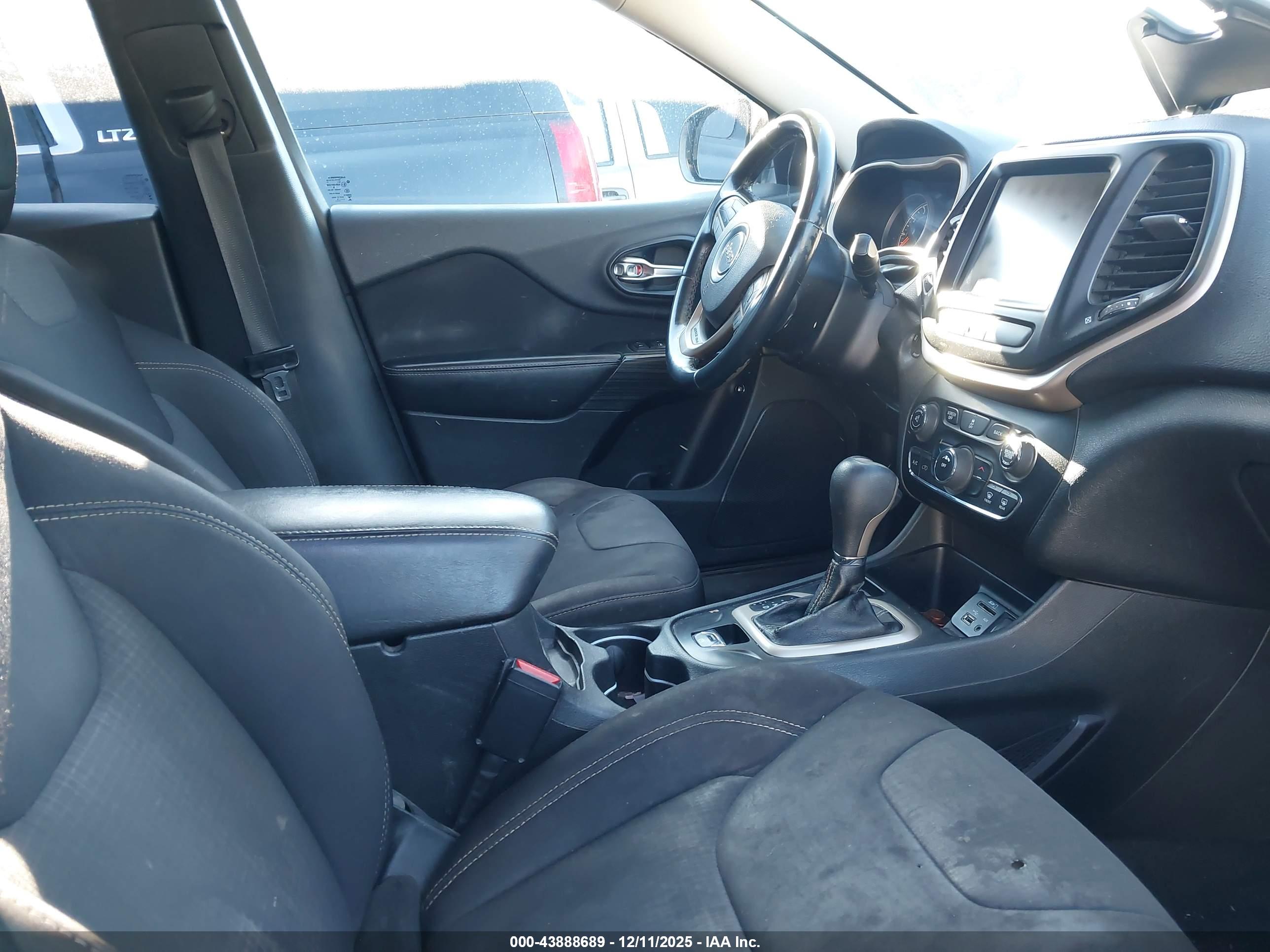 JEEP CHEROKEE image 5