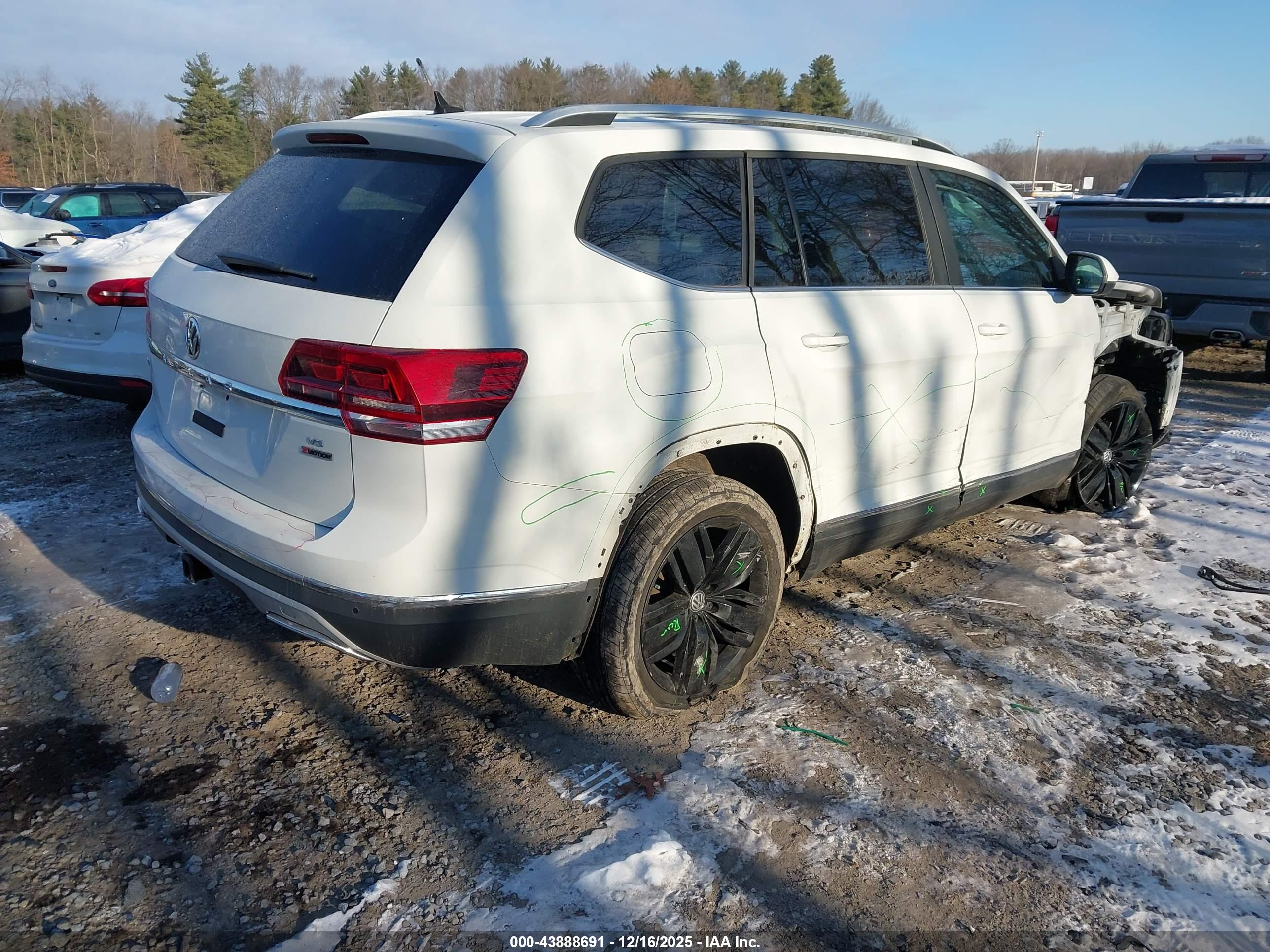 VOLKSWAGEN ATLAS image 4