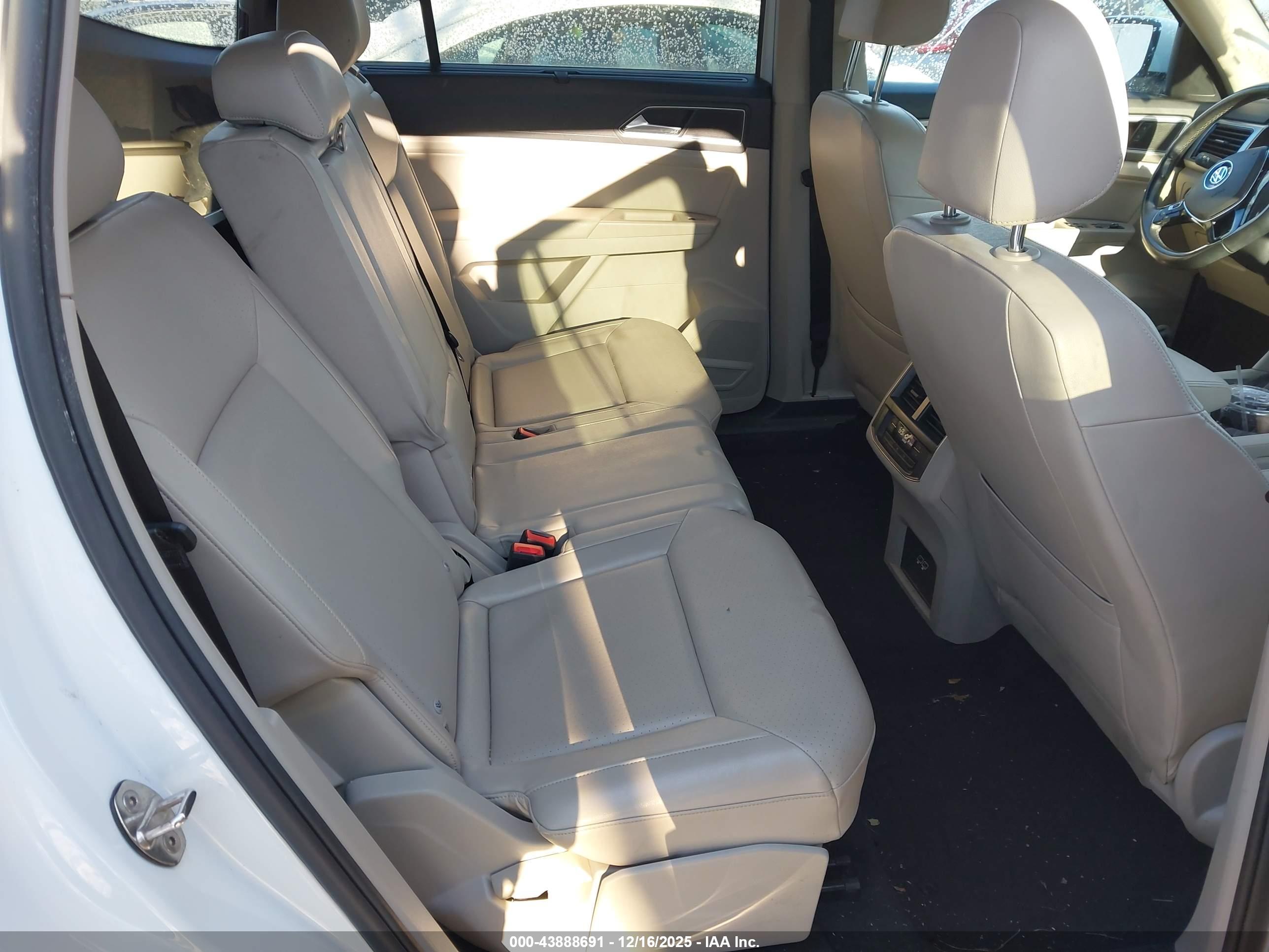 VOLKSWAGEN ATLAS image 8