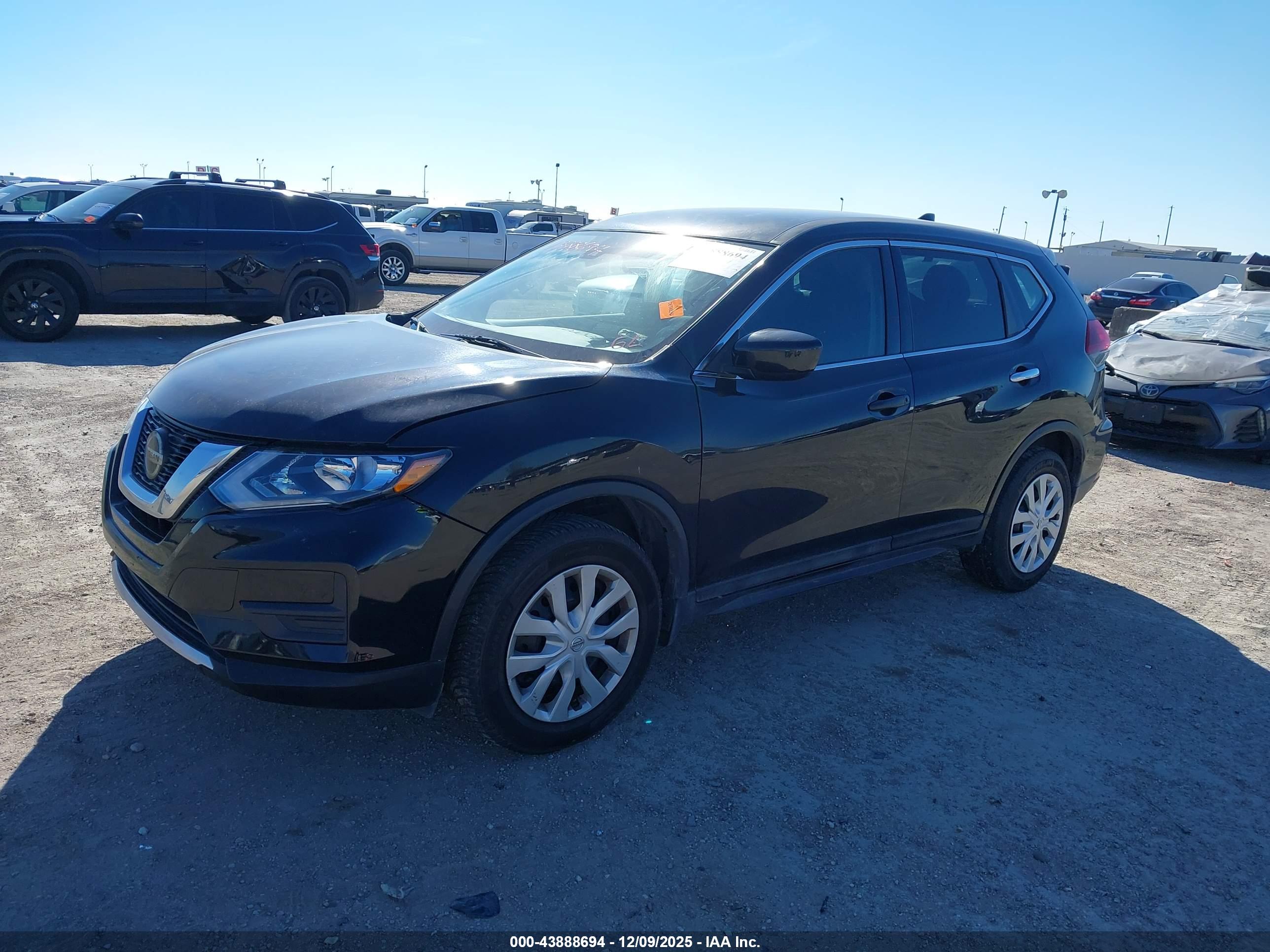 NISSAN ROGUE image 2