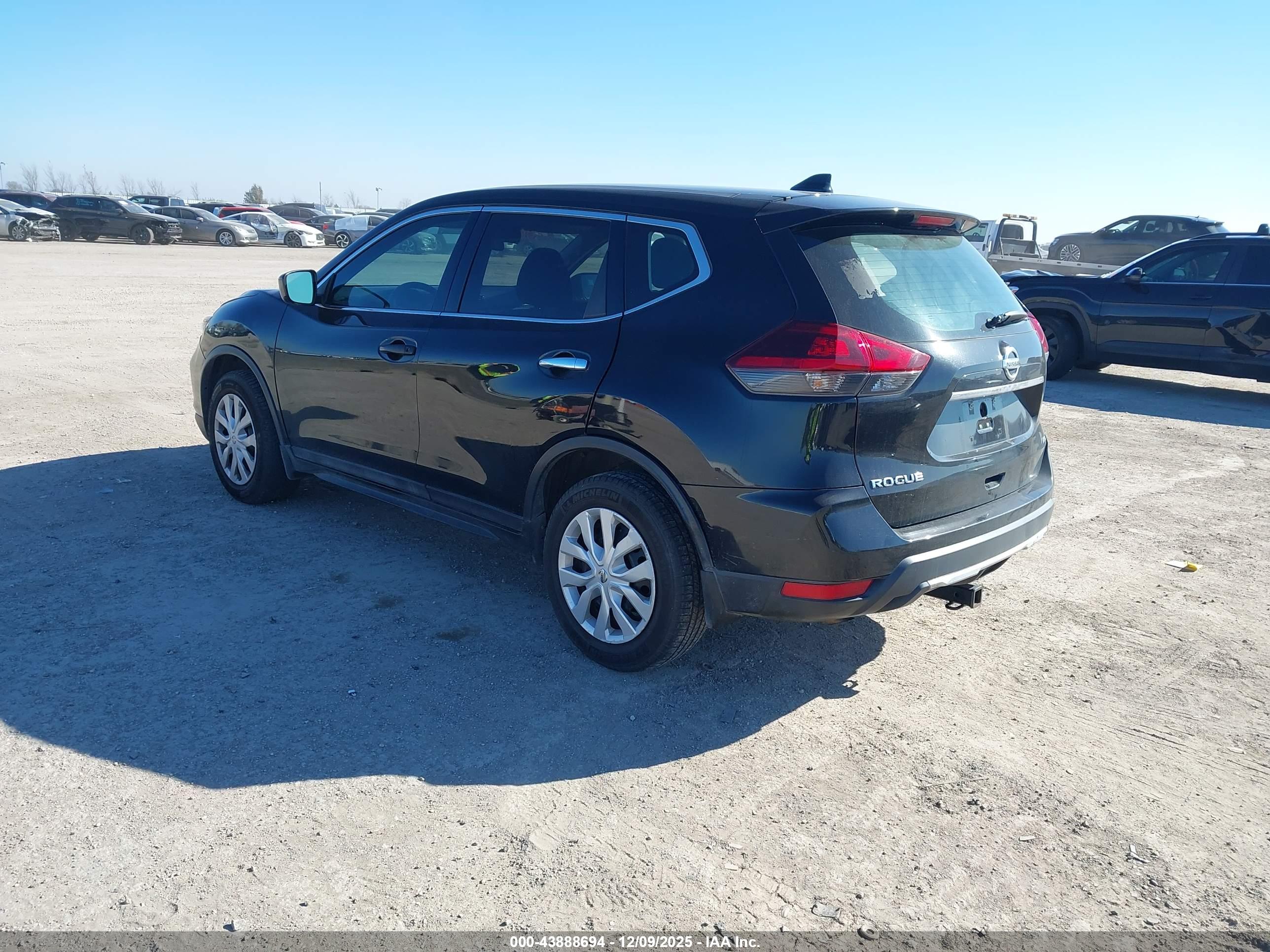 NISSAN ROGUE image 3