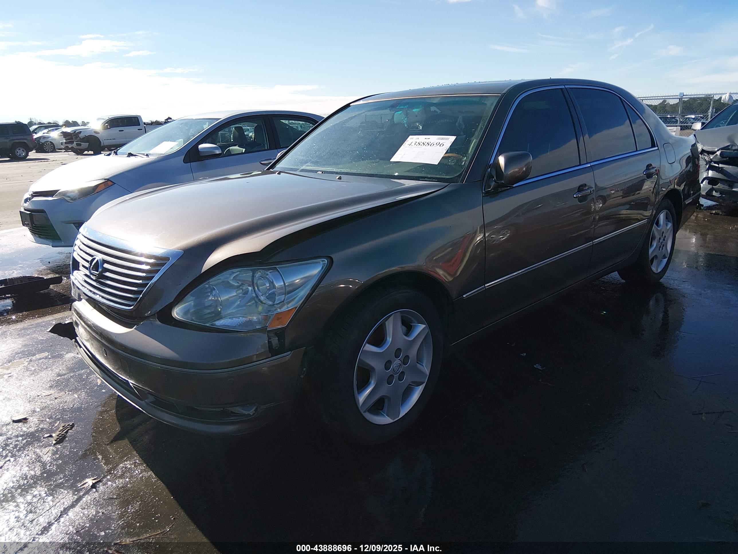 LEXUS LS image 2