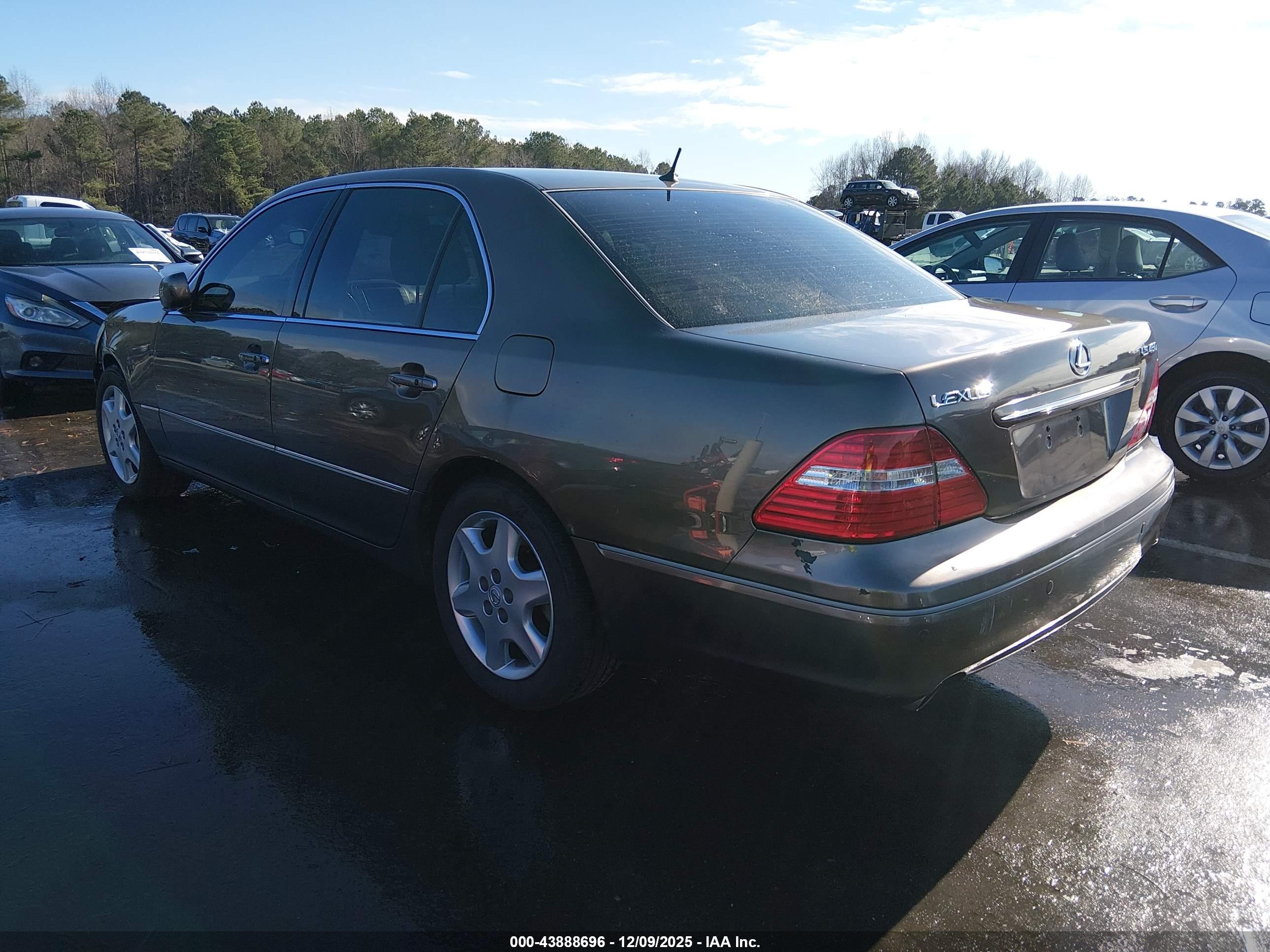 LEXUS LS image 3