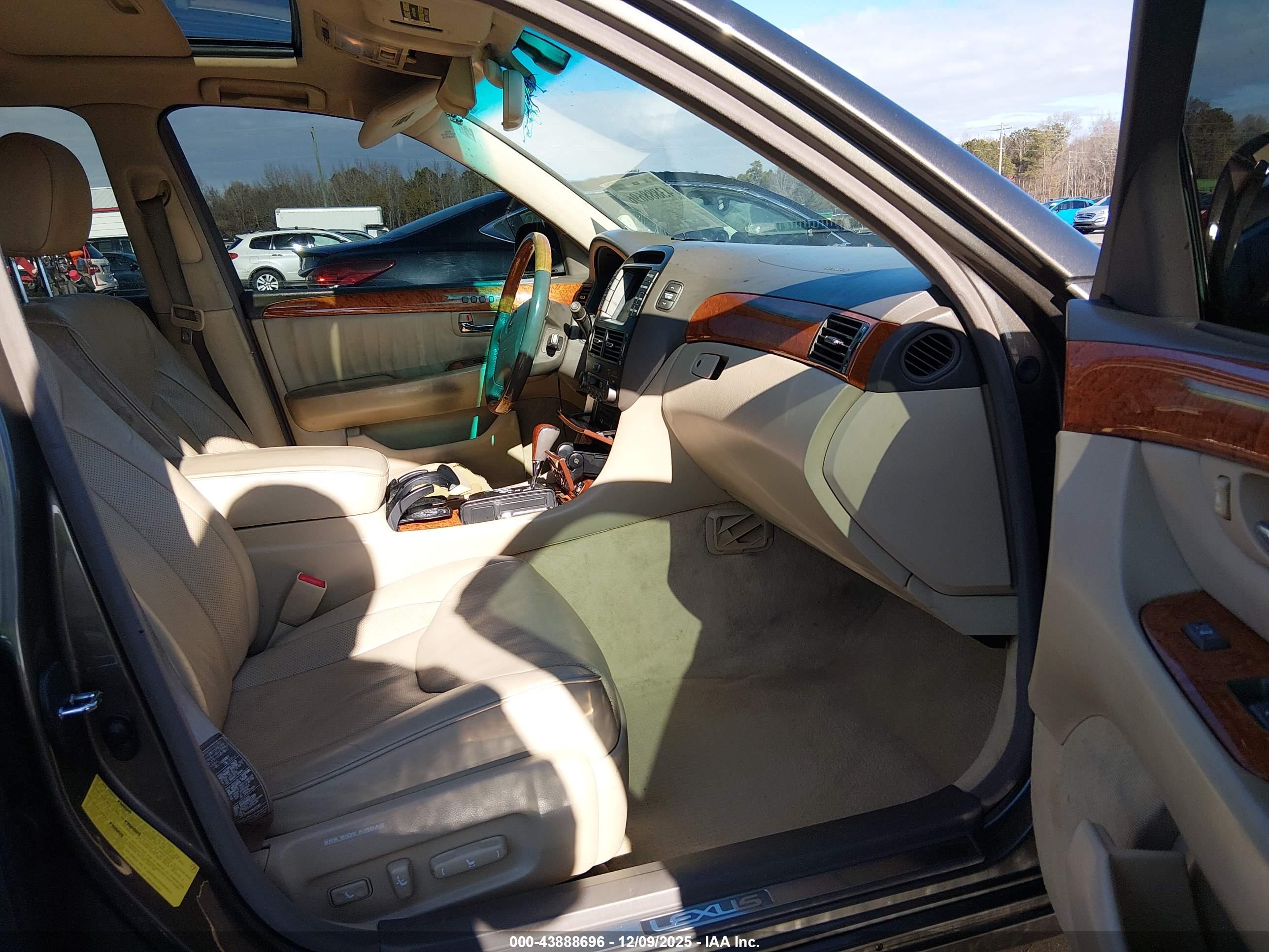 LEXUS LS image 5