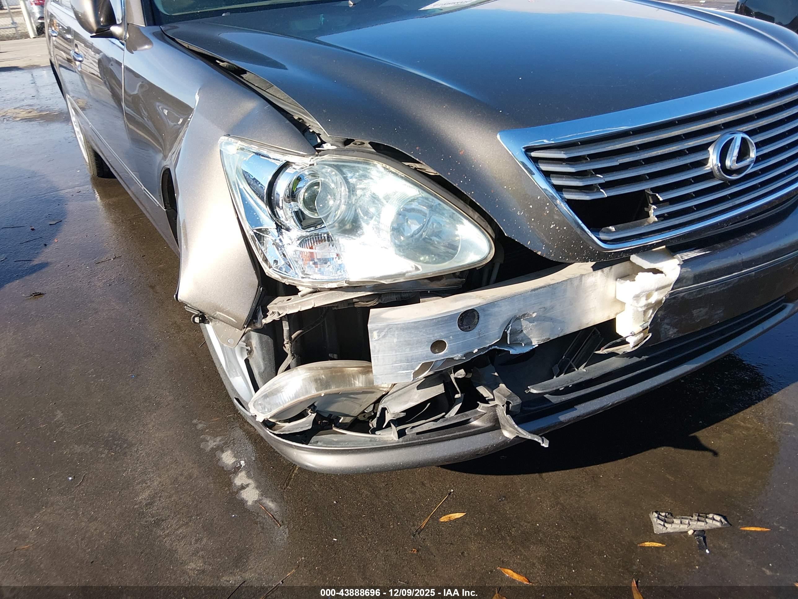 LEXUS LS image 6