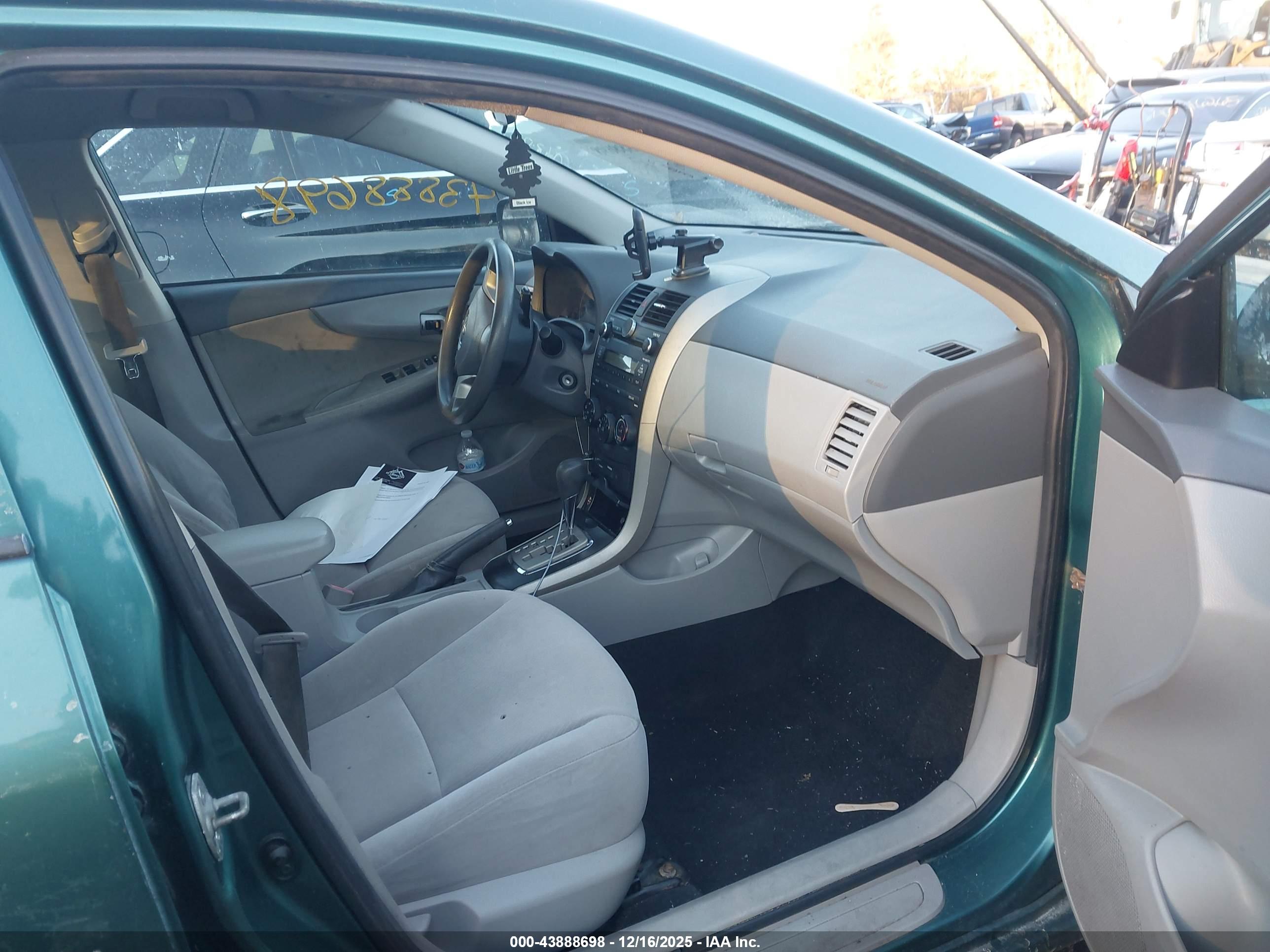 TOYOTA COROLLA image 5