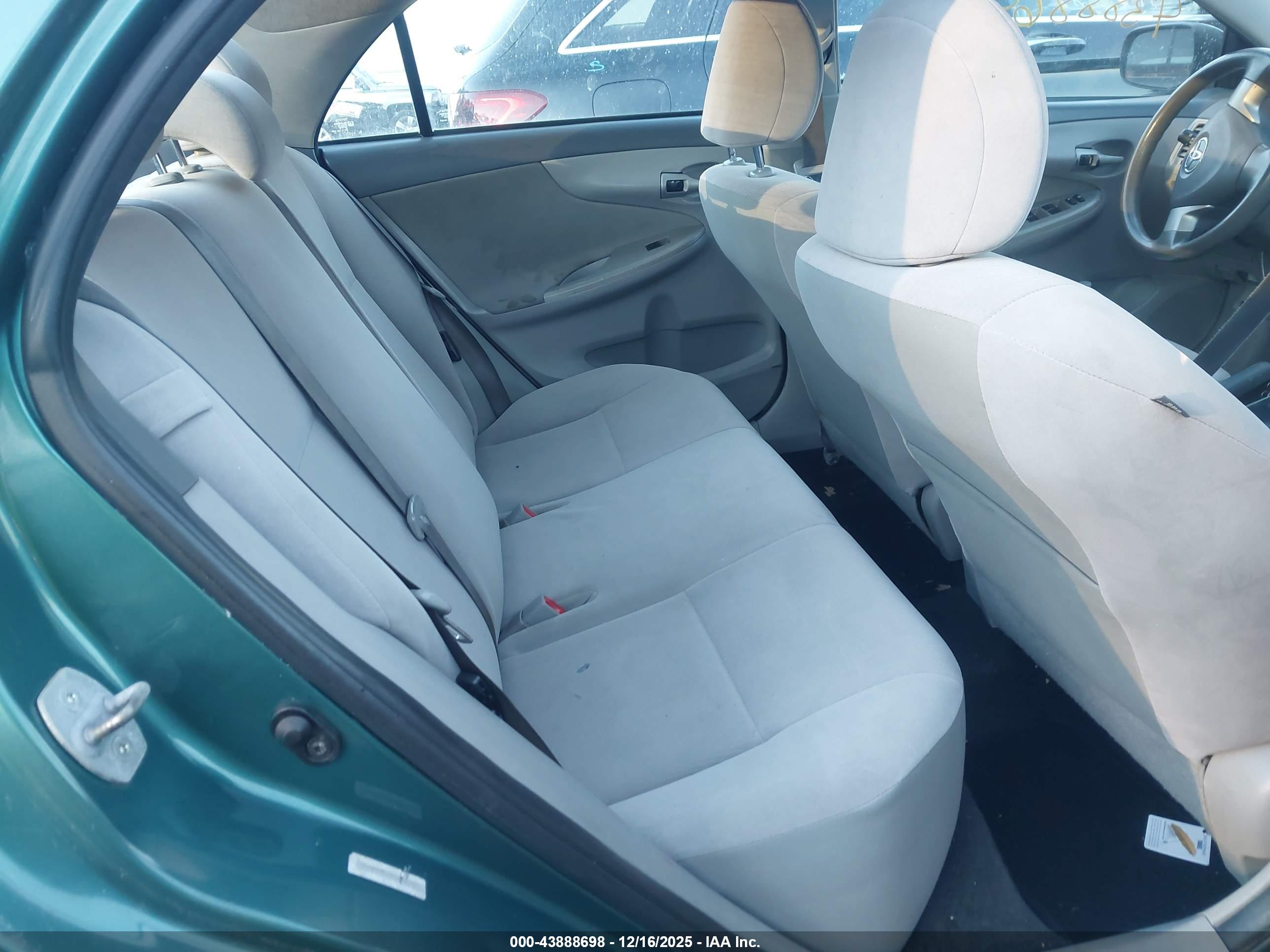 TOYOTA COROLLA image 8