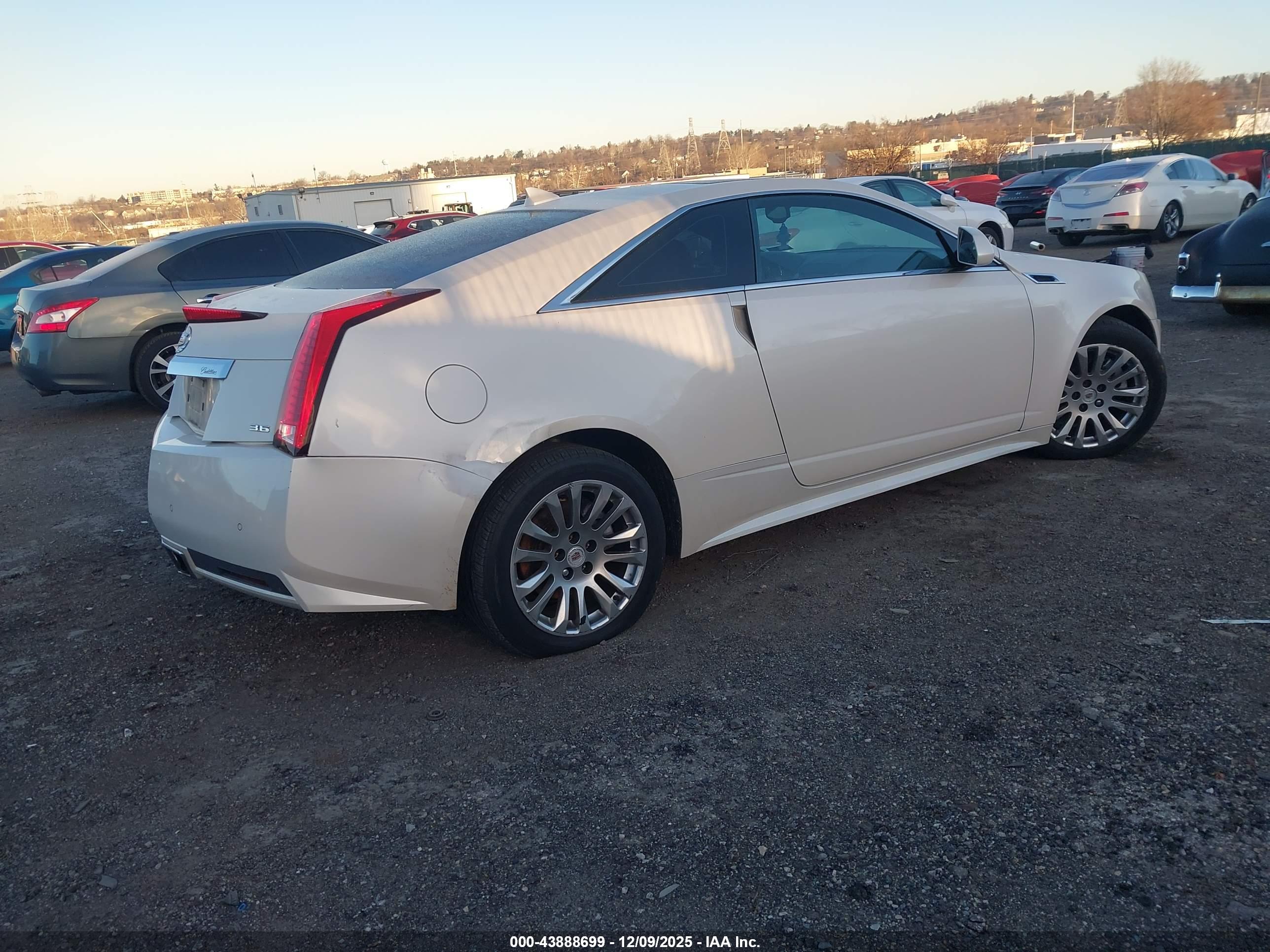 CADILLAC CTS image 4