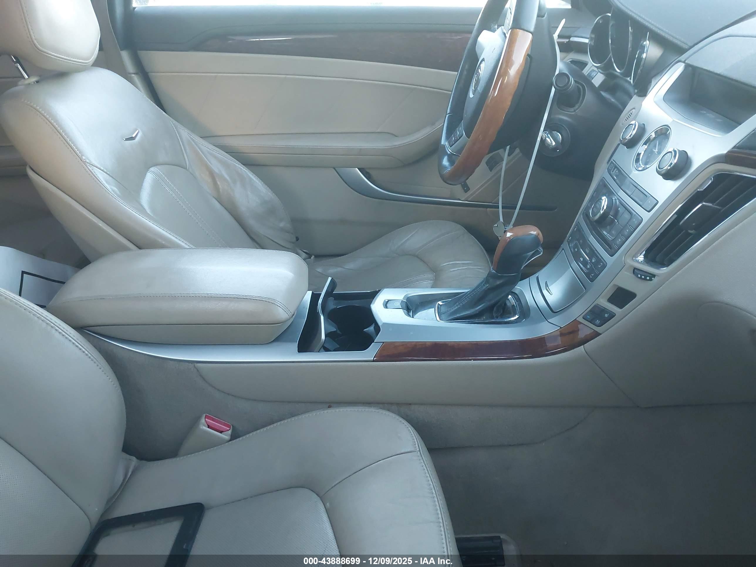 CADILLAC CTS image 5