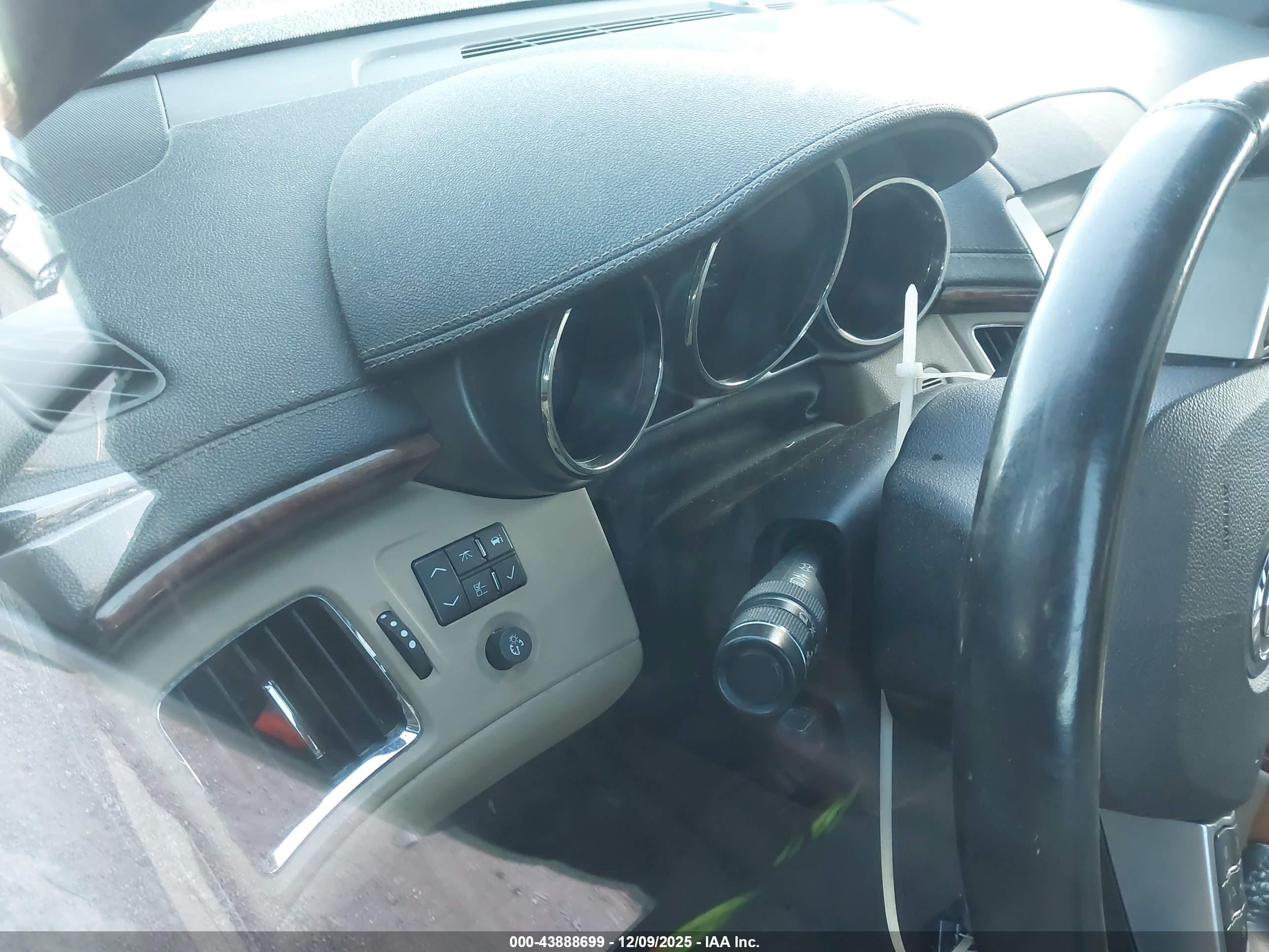 CADILLAC CTS image 7
