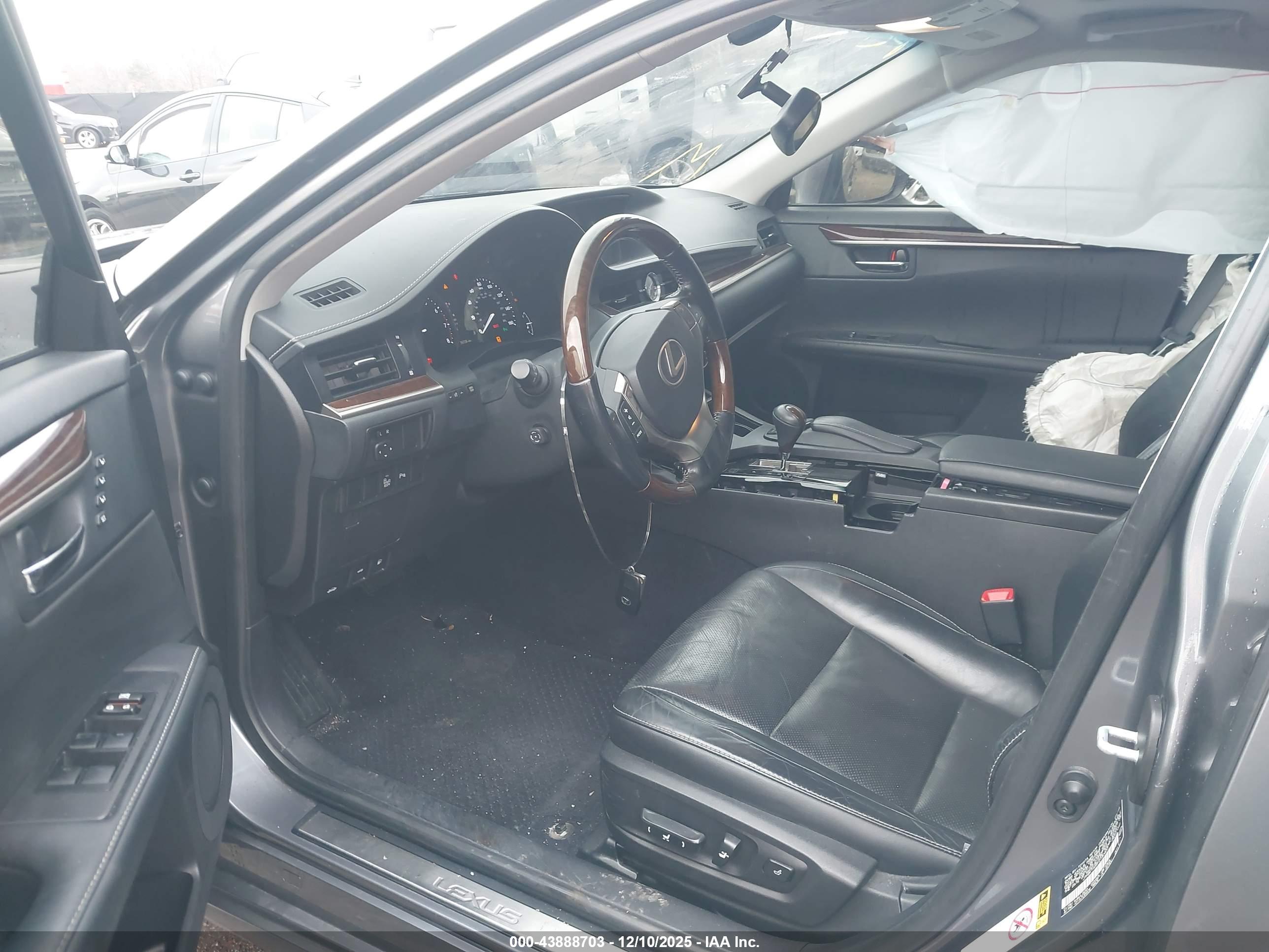 LEXUS ES image 5