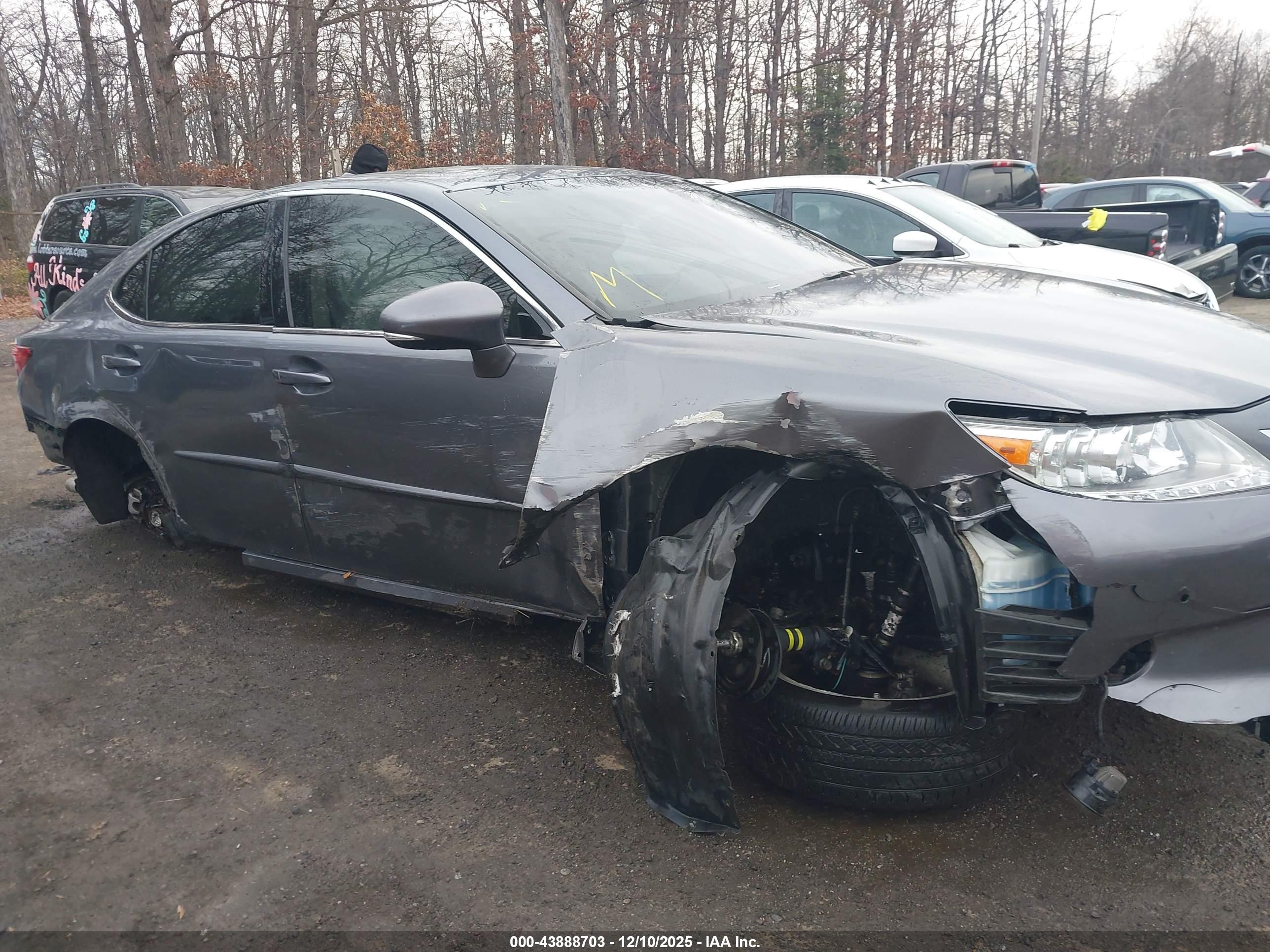 LEXUS ES image 6