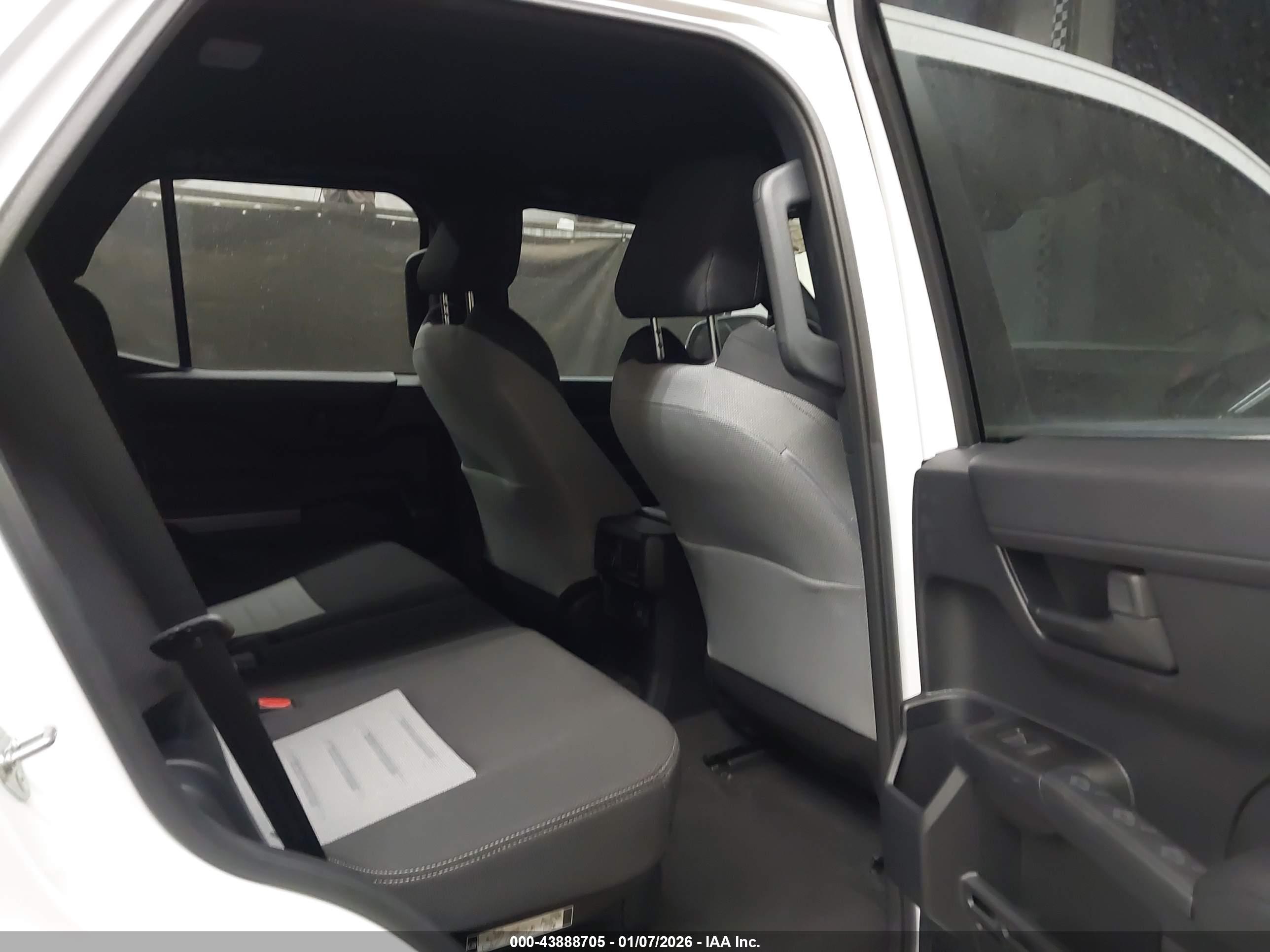 TOYOTA 4RUNNER image 8