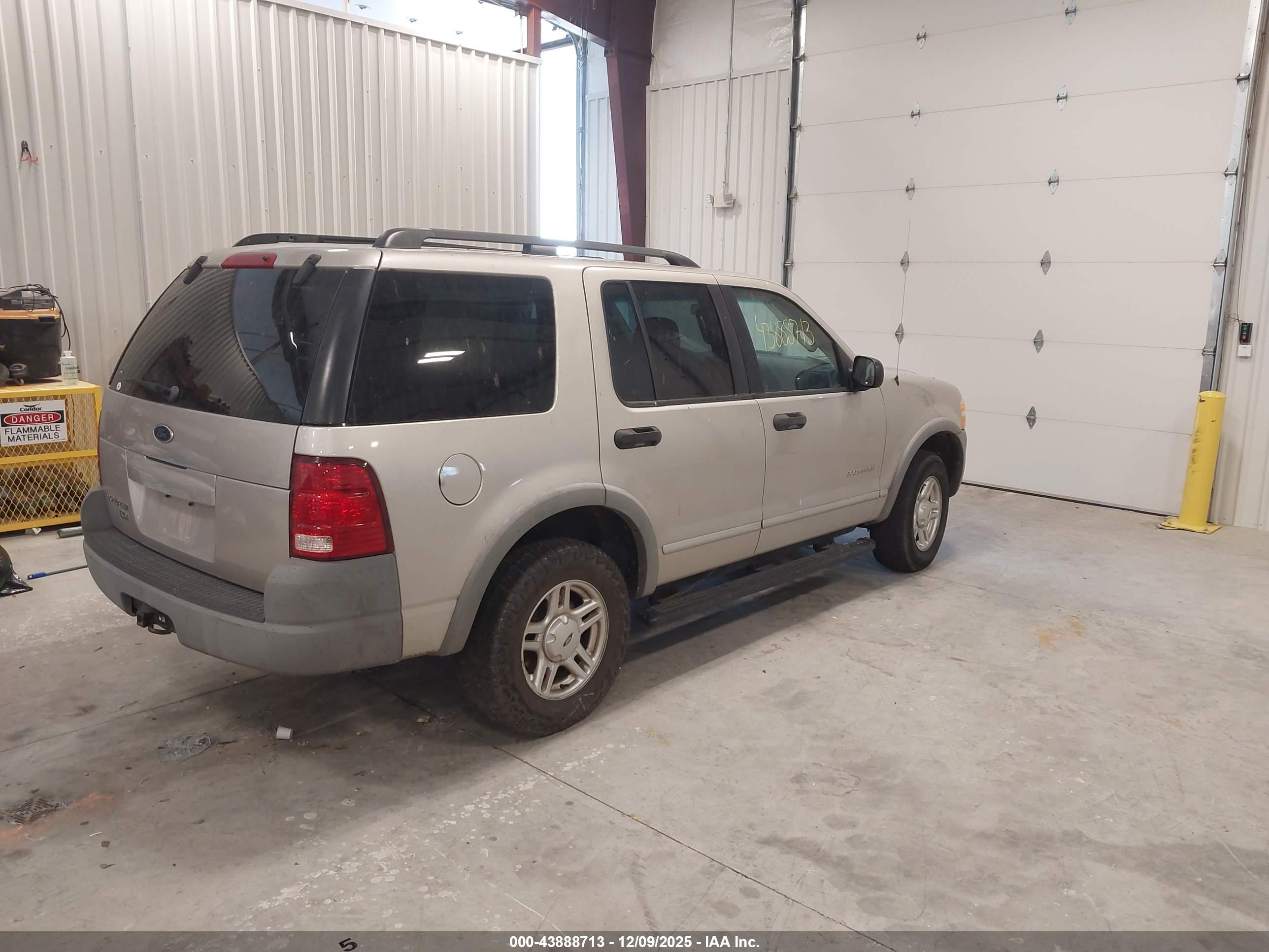 FORD EXPLORER image 4