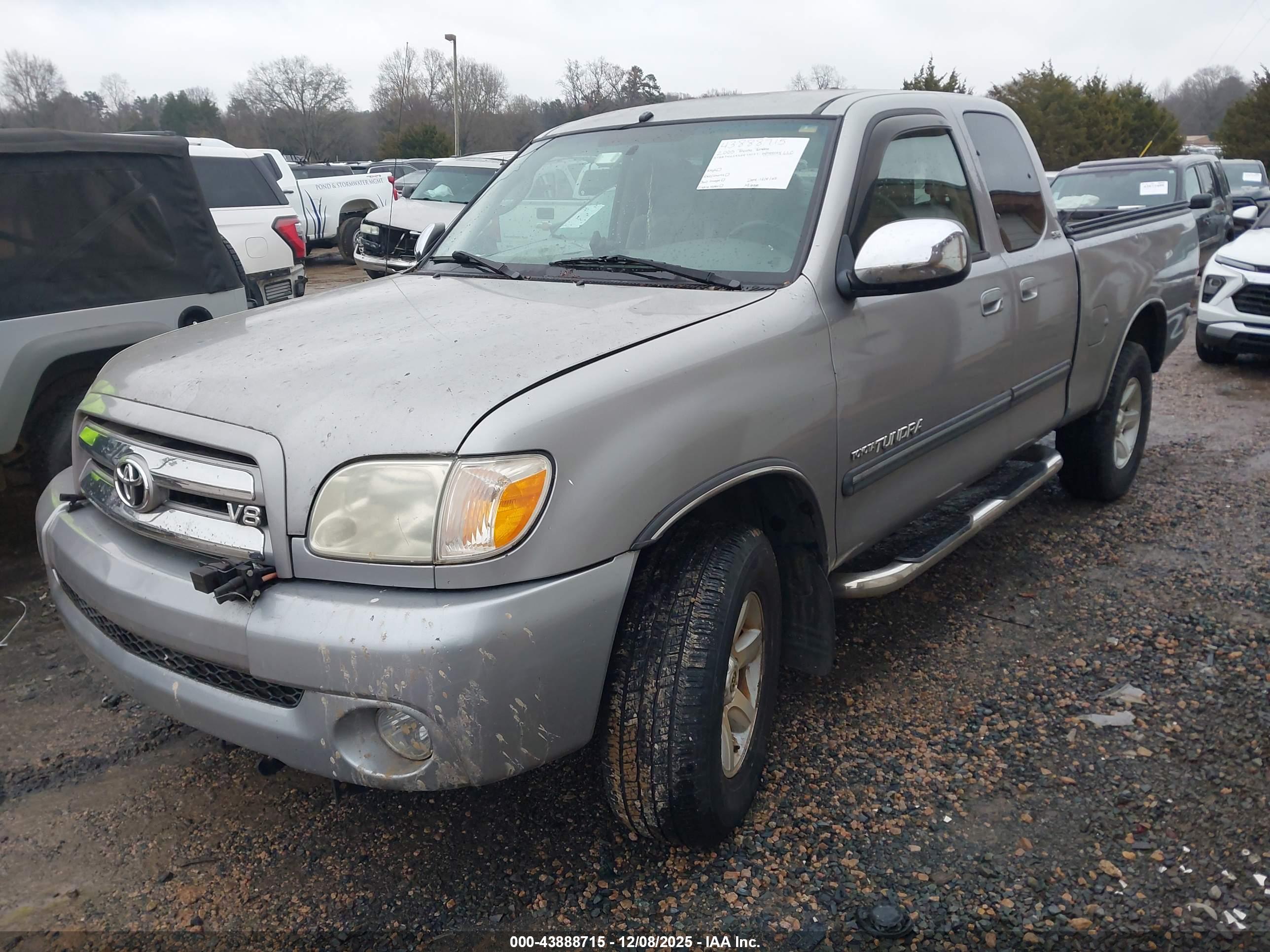 TOYOTA TUNDRA image 2