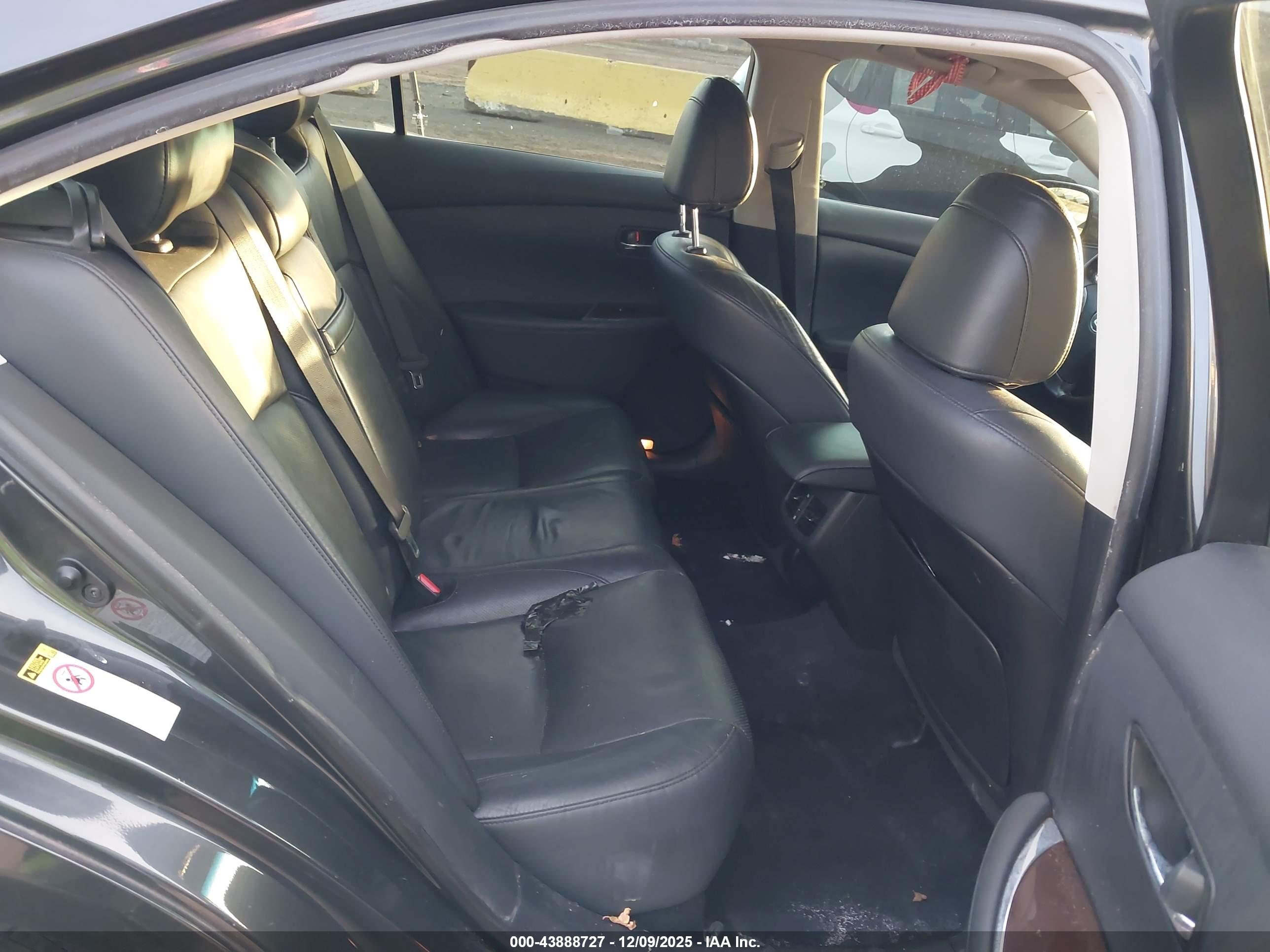 LEXUS ES image 8